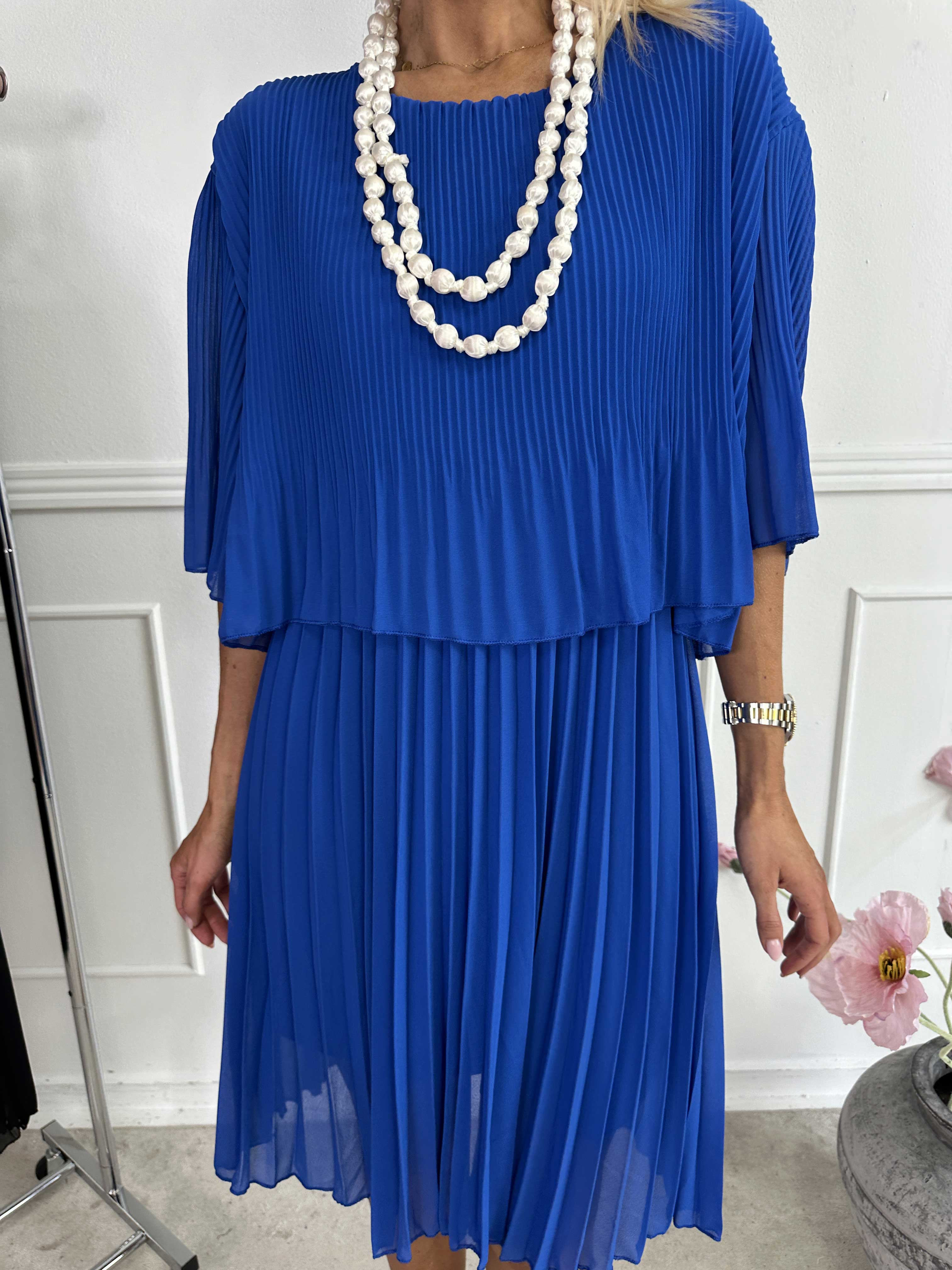 Kristina - Sød plisseret kjole med flæselag