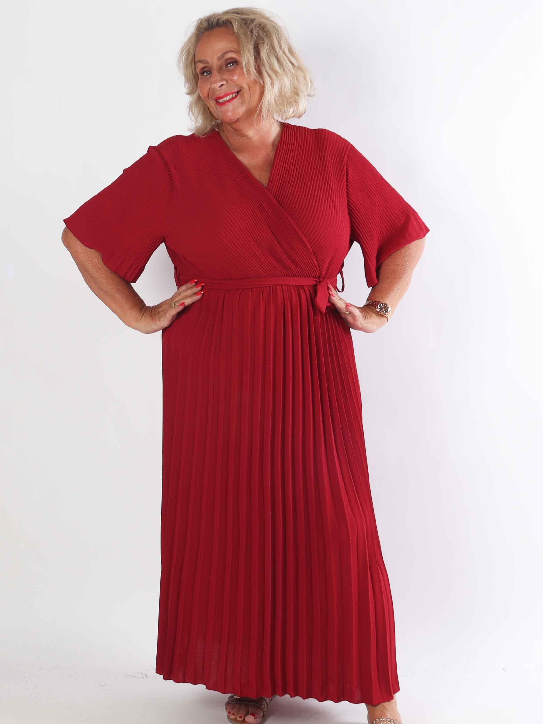 Solveig - Lang plisseret plus size kjole i viskose med bånd i taljen