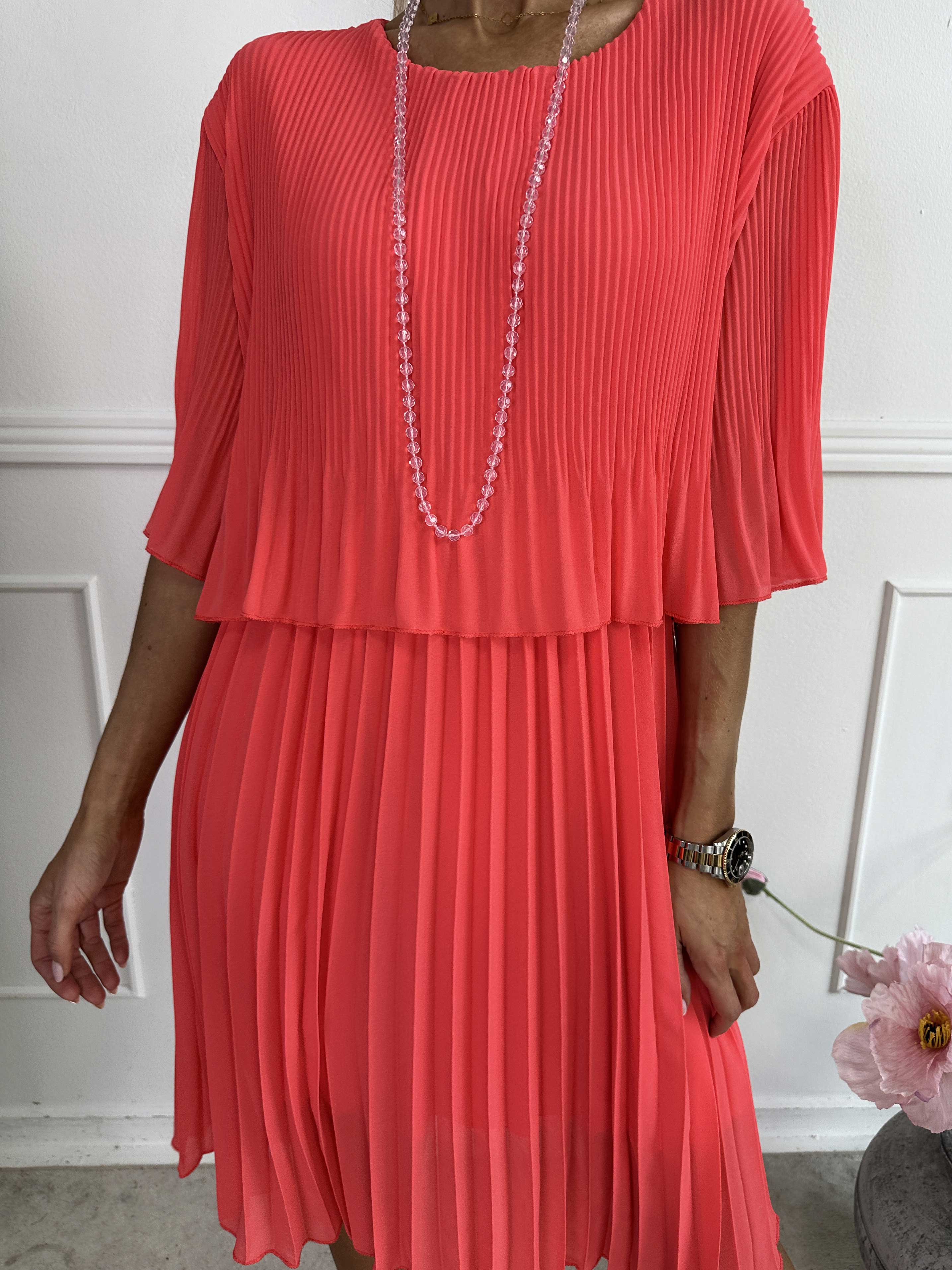 Kristina - Sød plisseret kjole med flæselag