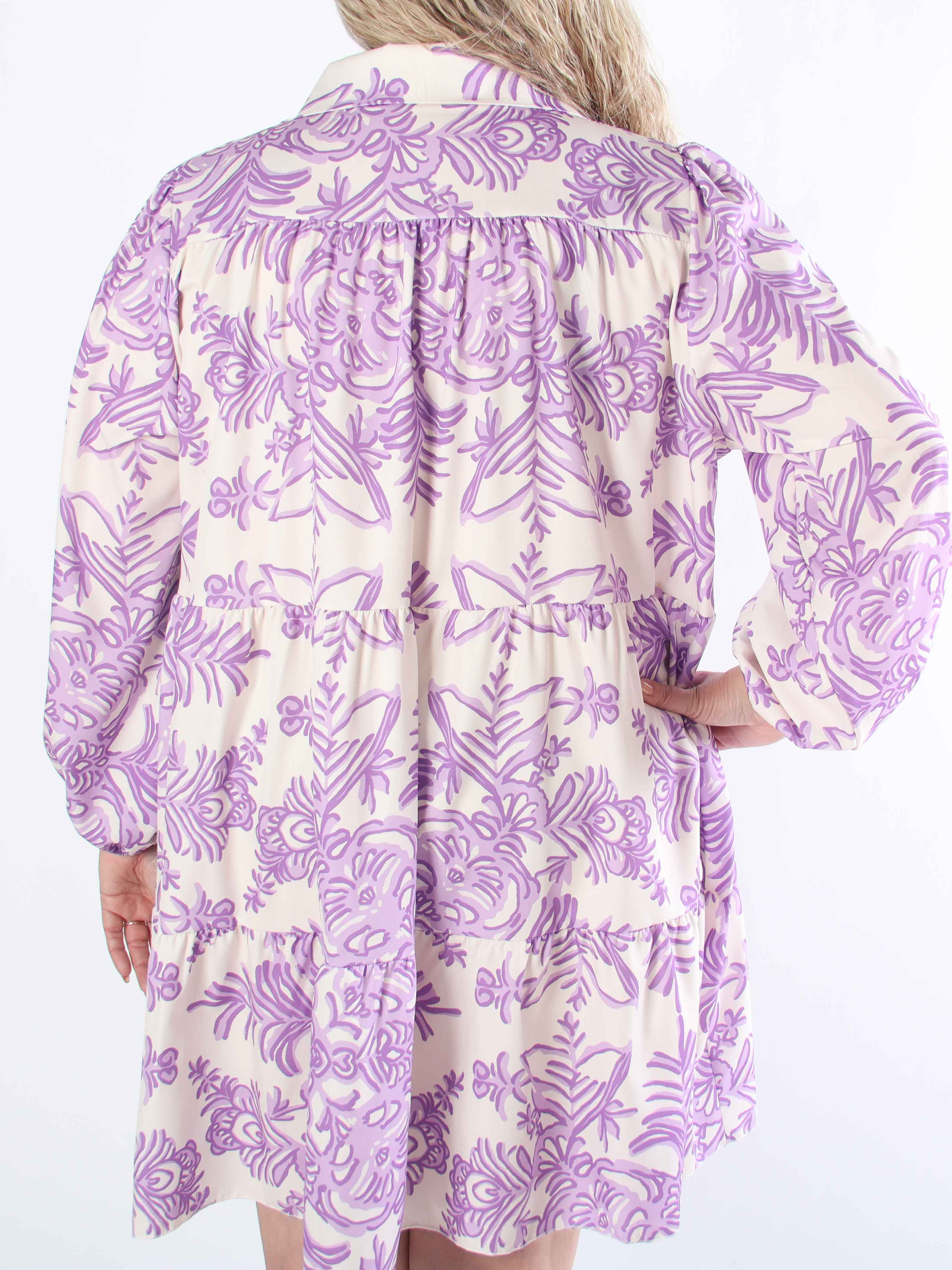 Sophie - Mønstret plus size skjortekjole i viskoseblanding med flæsekant