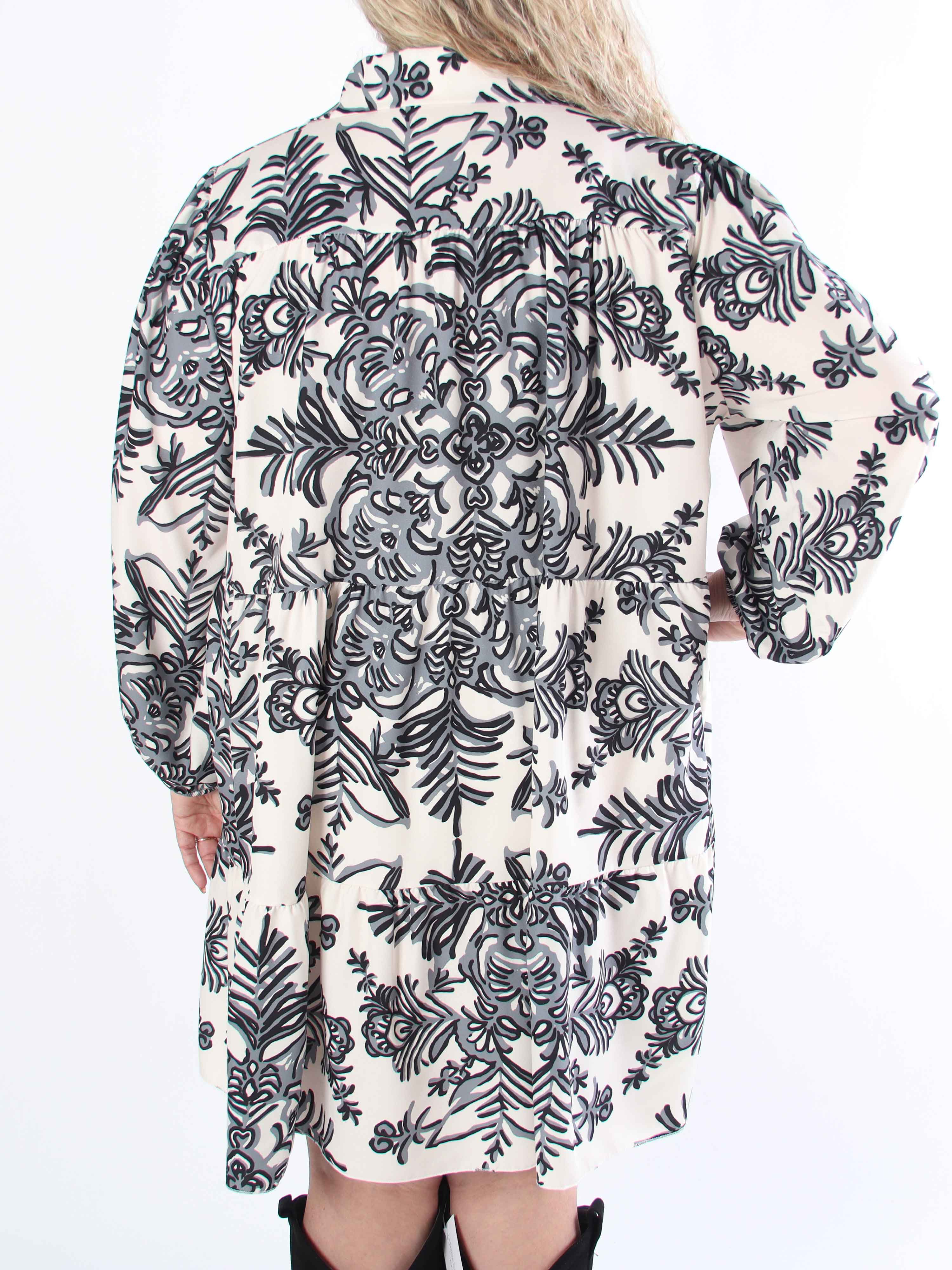 Sophie - Mønstret plus size skjortekjole i viskoseblanding med flæsekant