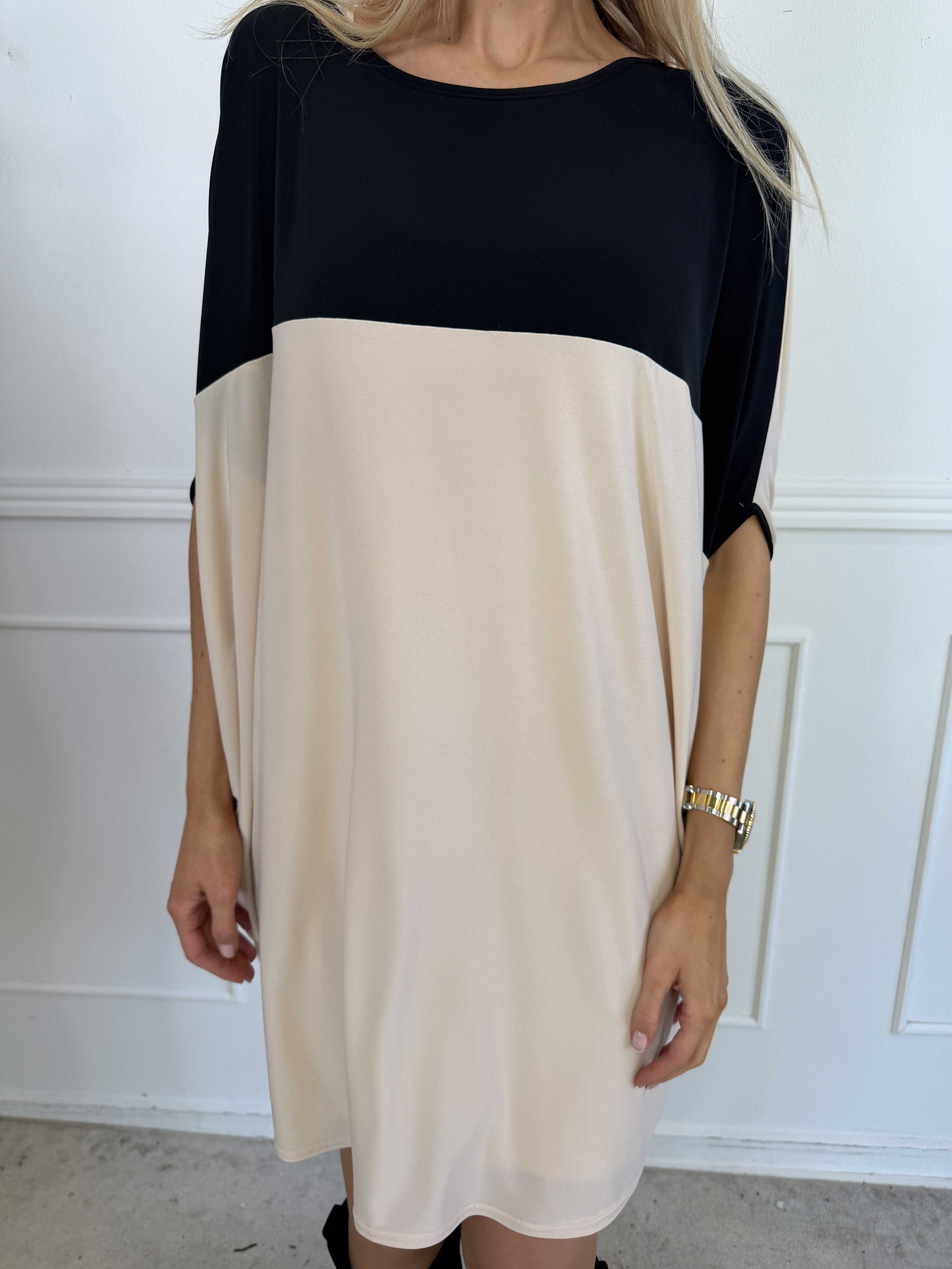 Spencer - Elastisk tofarvet tunikakjole med flagermusærmer