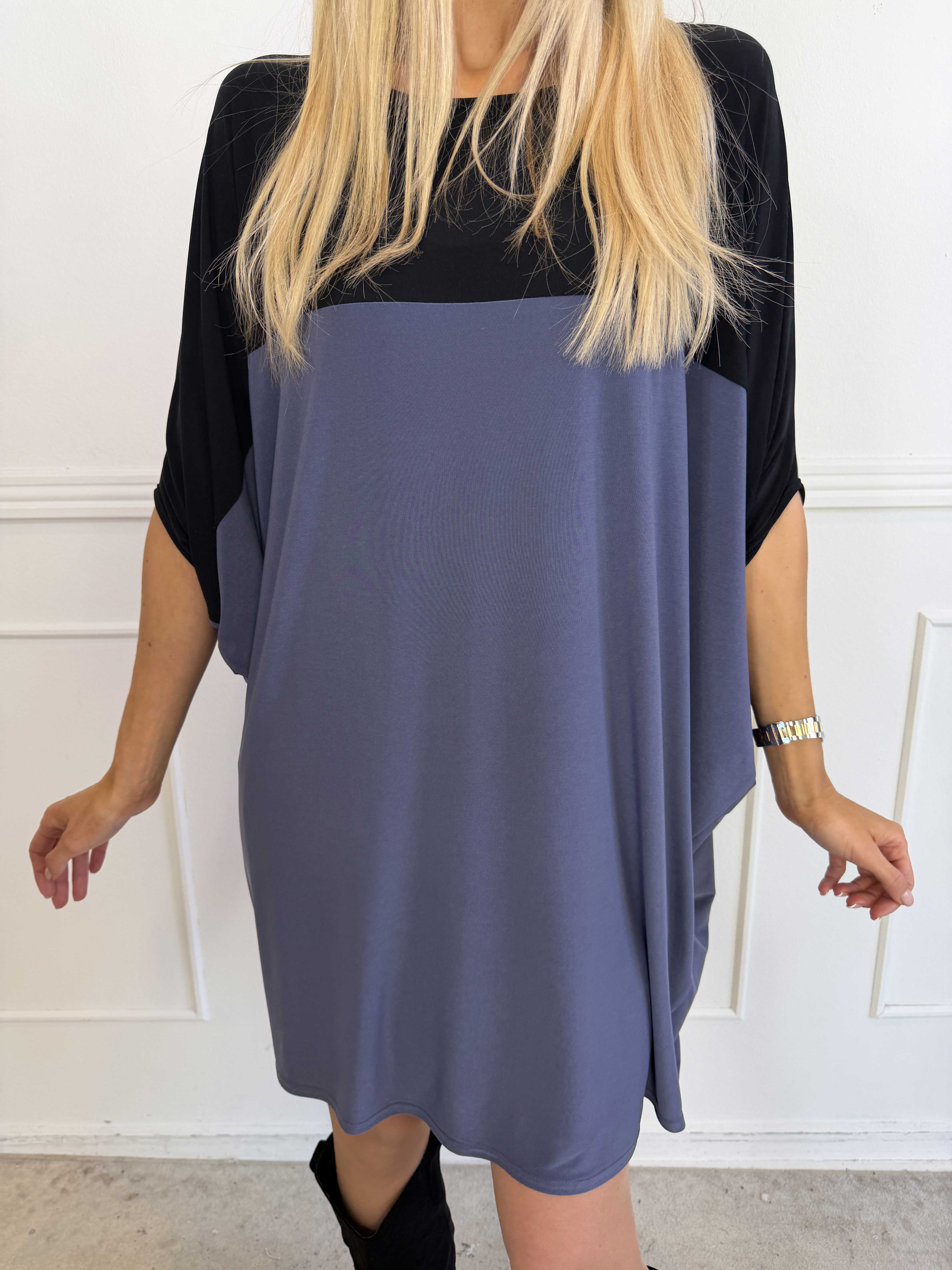 Spencer - Elastisk tofarvet tunikakjole med flagermusærmer