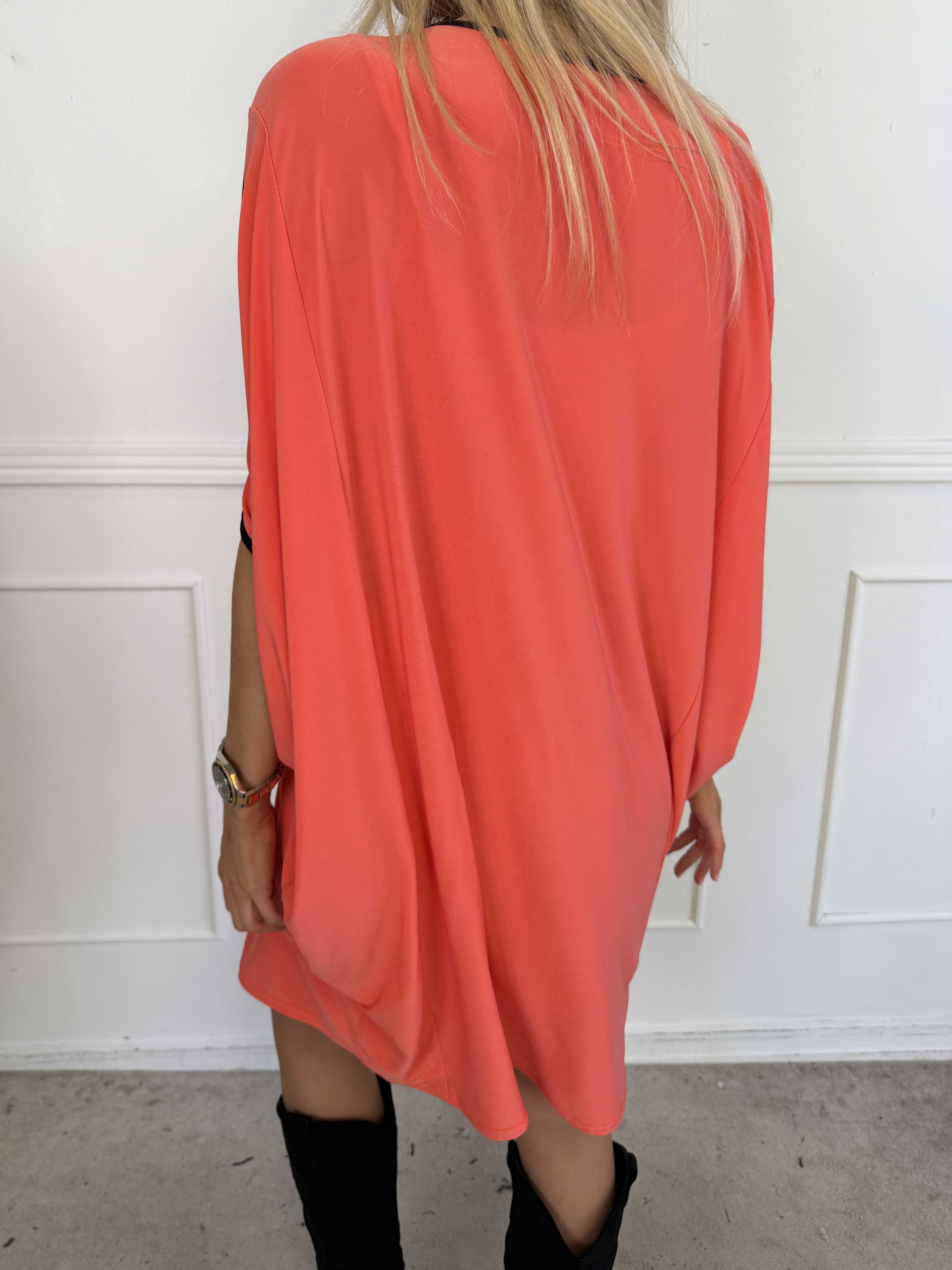 Spencer - Elastisk tofarvet tunikakjole med flagermusærmer