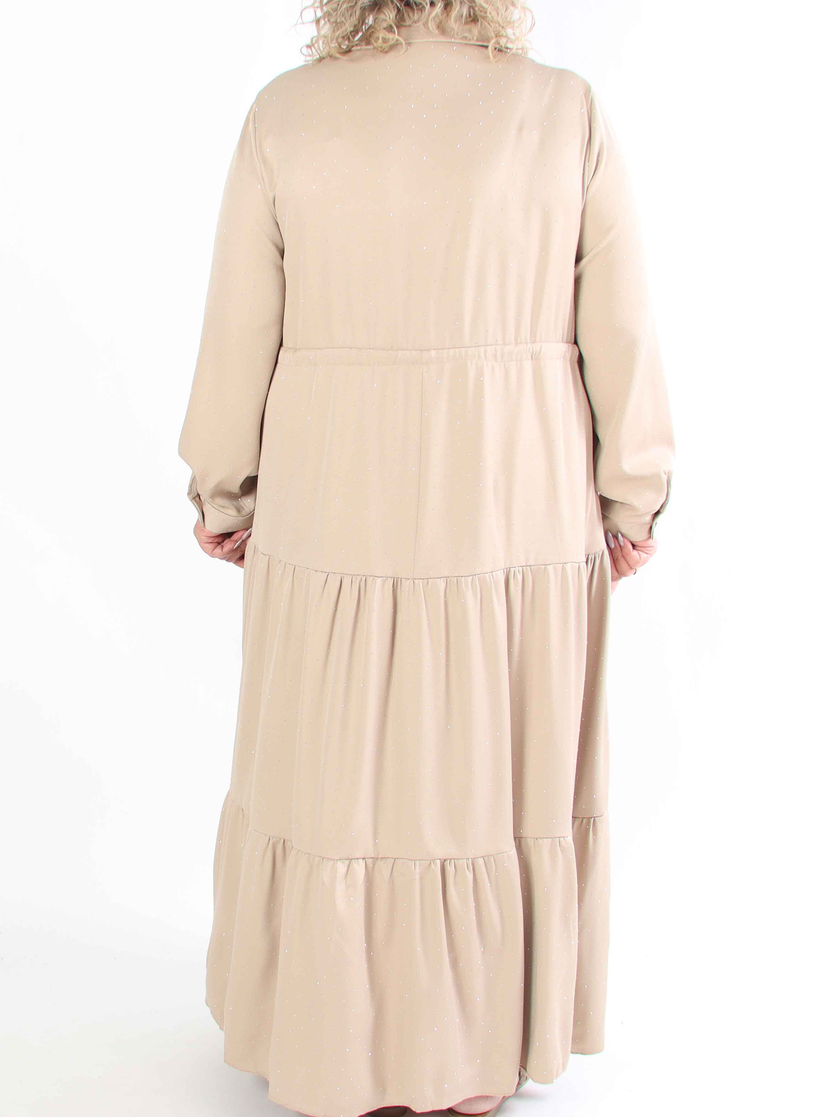 Starlight - Plus size kjole med lag på lag look pyntet med similisten