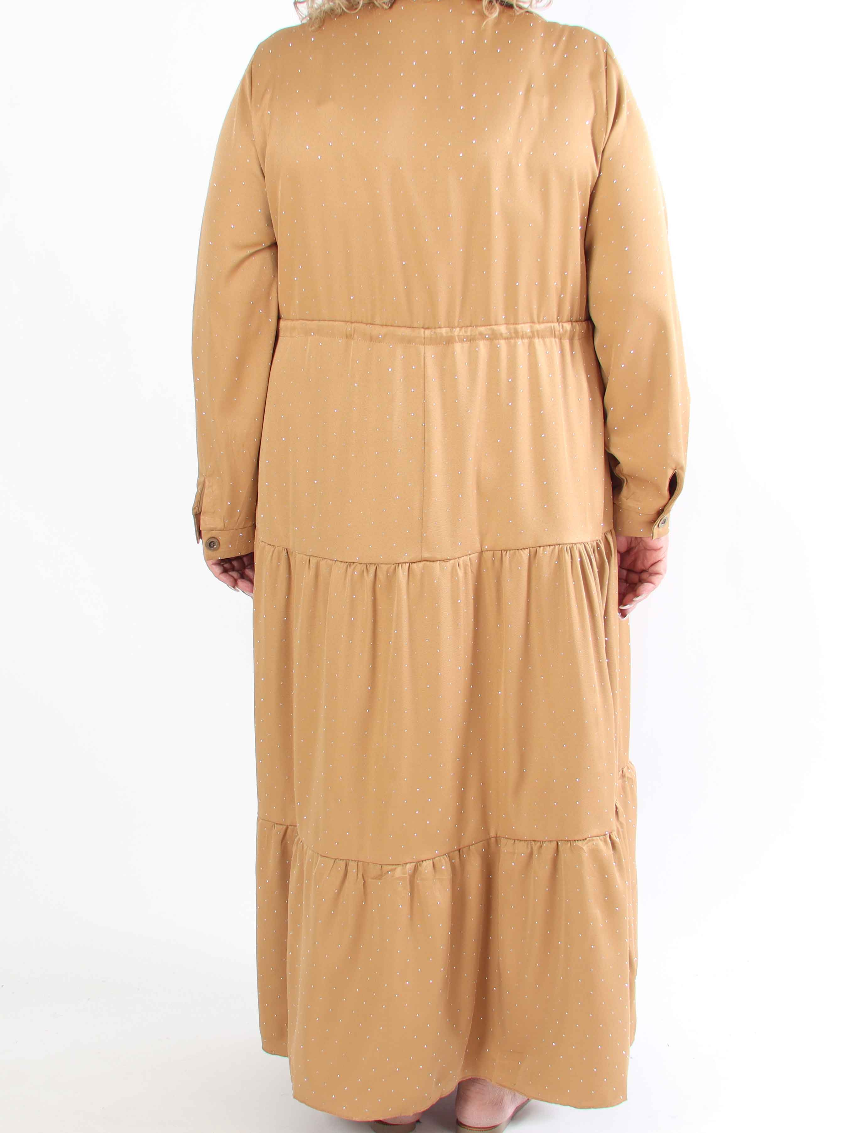 Starlight - Plus size kjole med lag på lag look pyntet med similisten