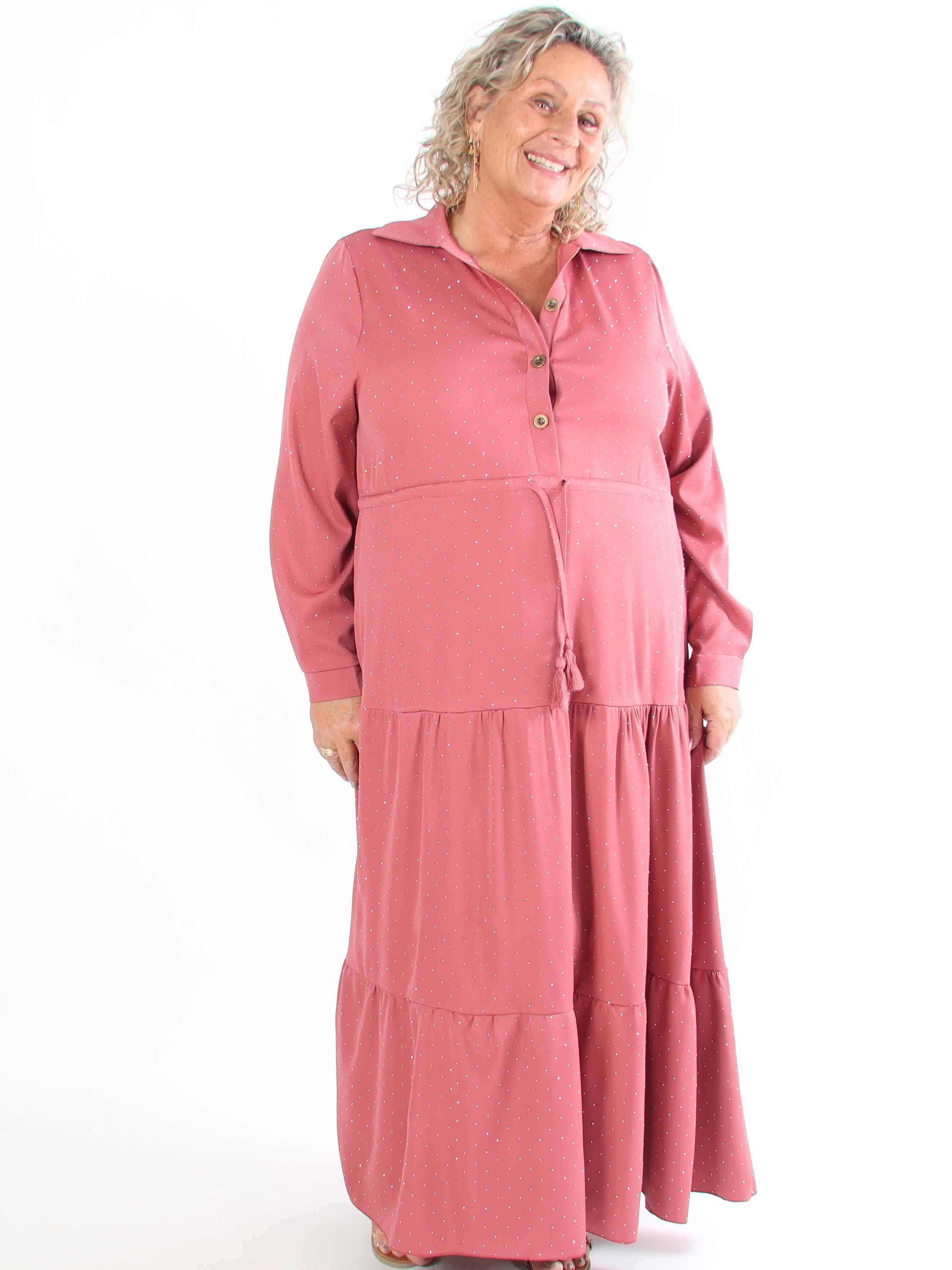 Starlight - Plus size kjole med lag på lag look pyntet med similisten