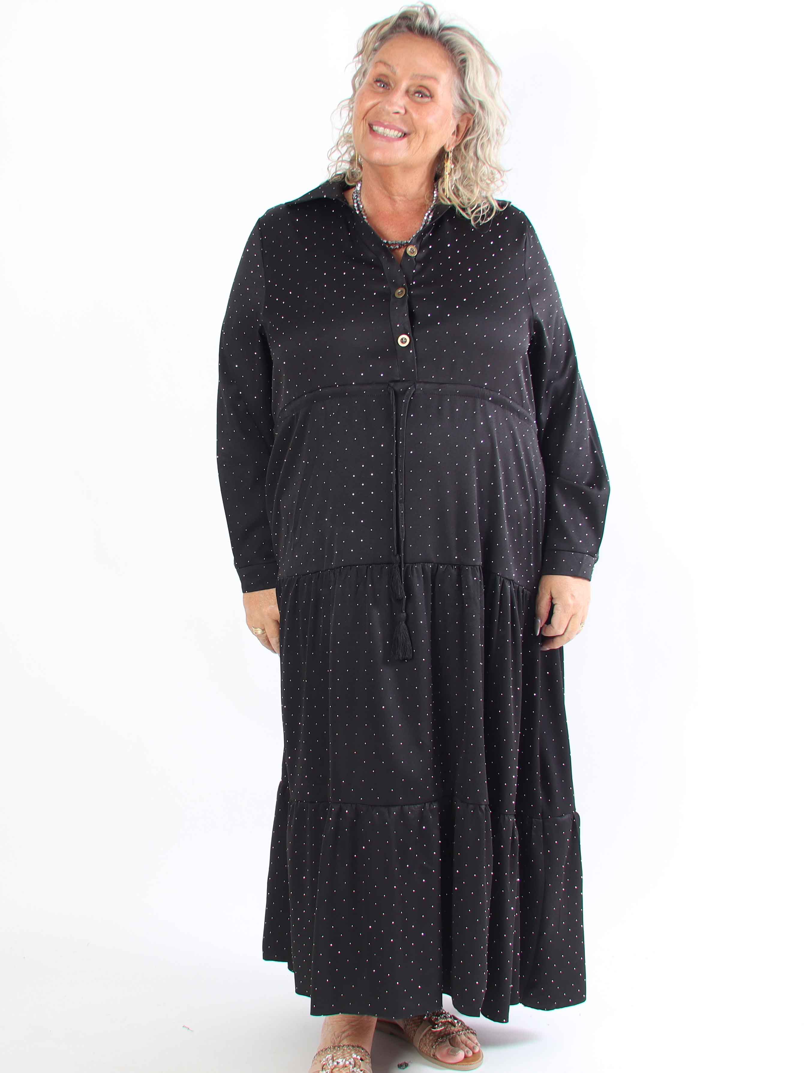 Starlight - Plus size kjole med lag på lag look pyntet med similisten