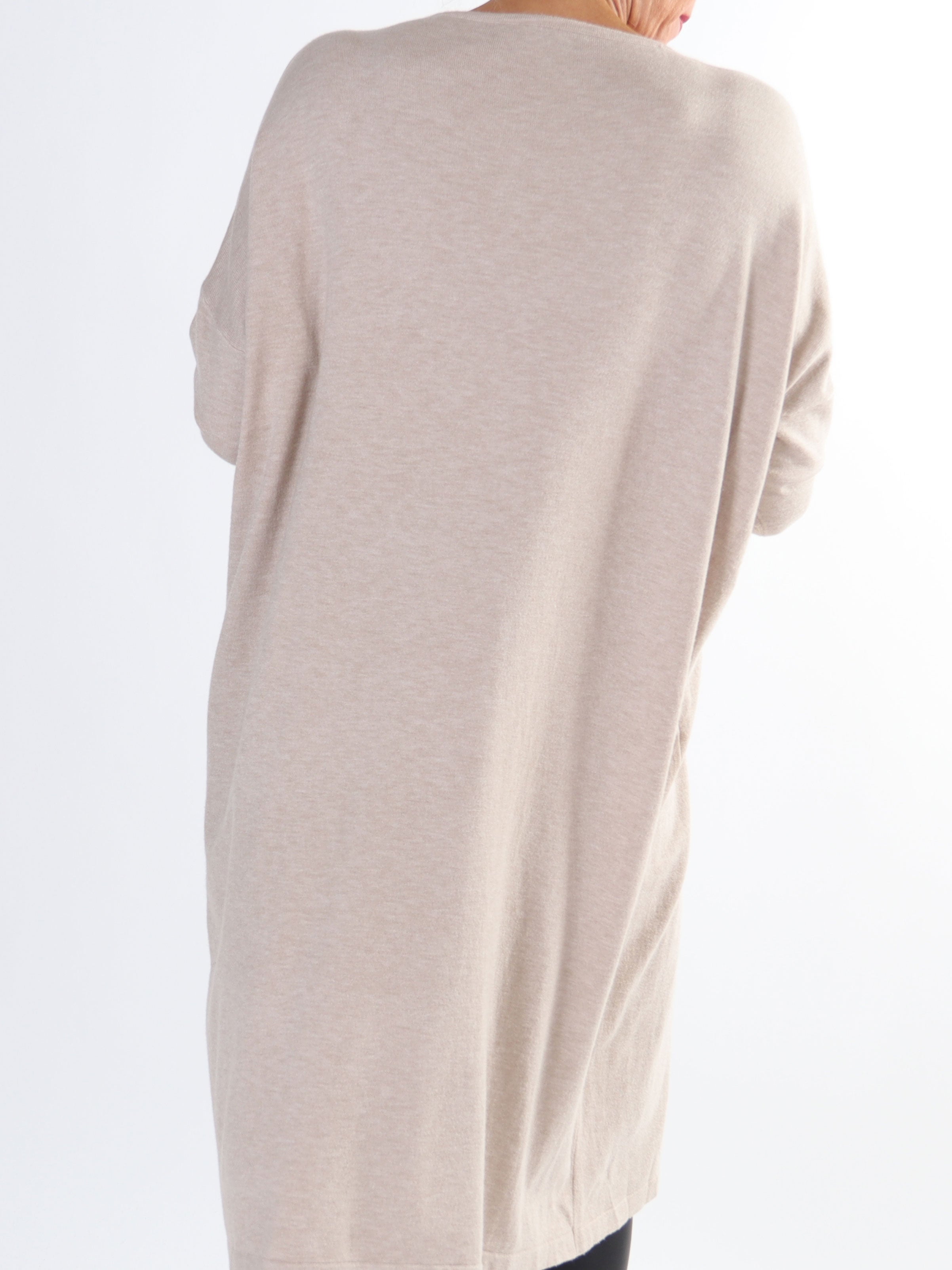 Stefania - Behagelig plus size strikkjole pyntet med perler