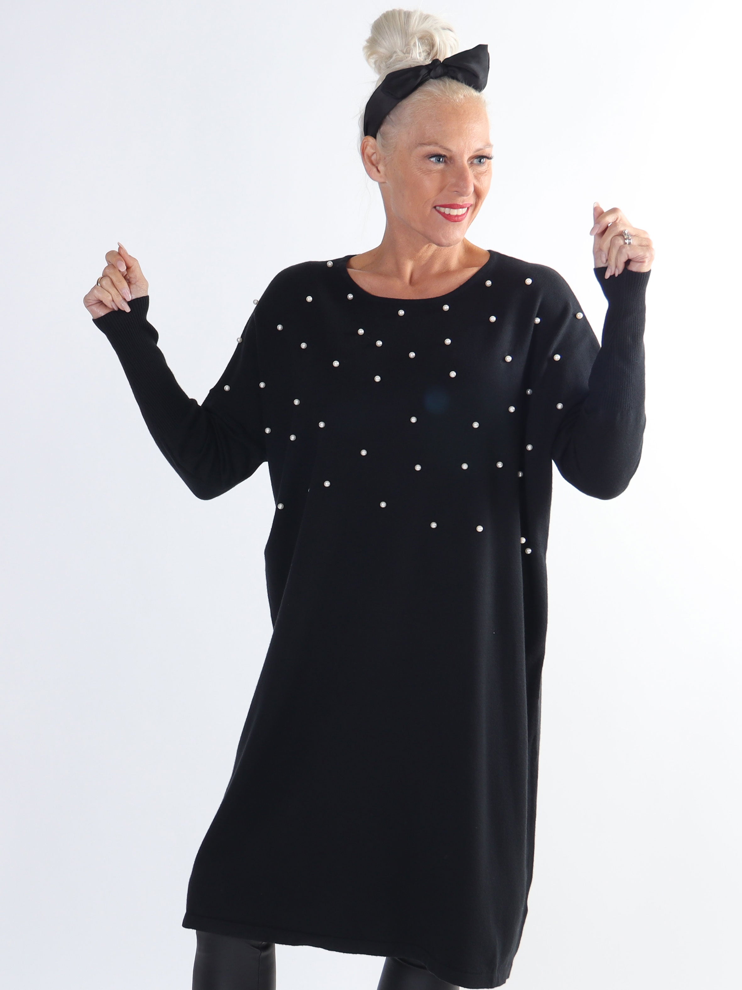 Stefania - Behagelig plus size strikkjole pyntet med perler