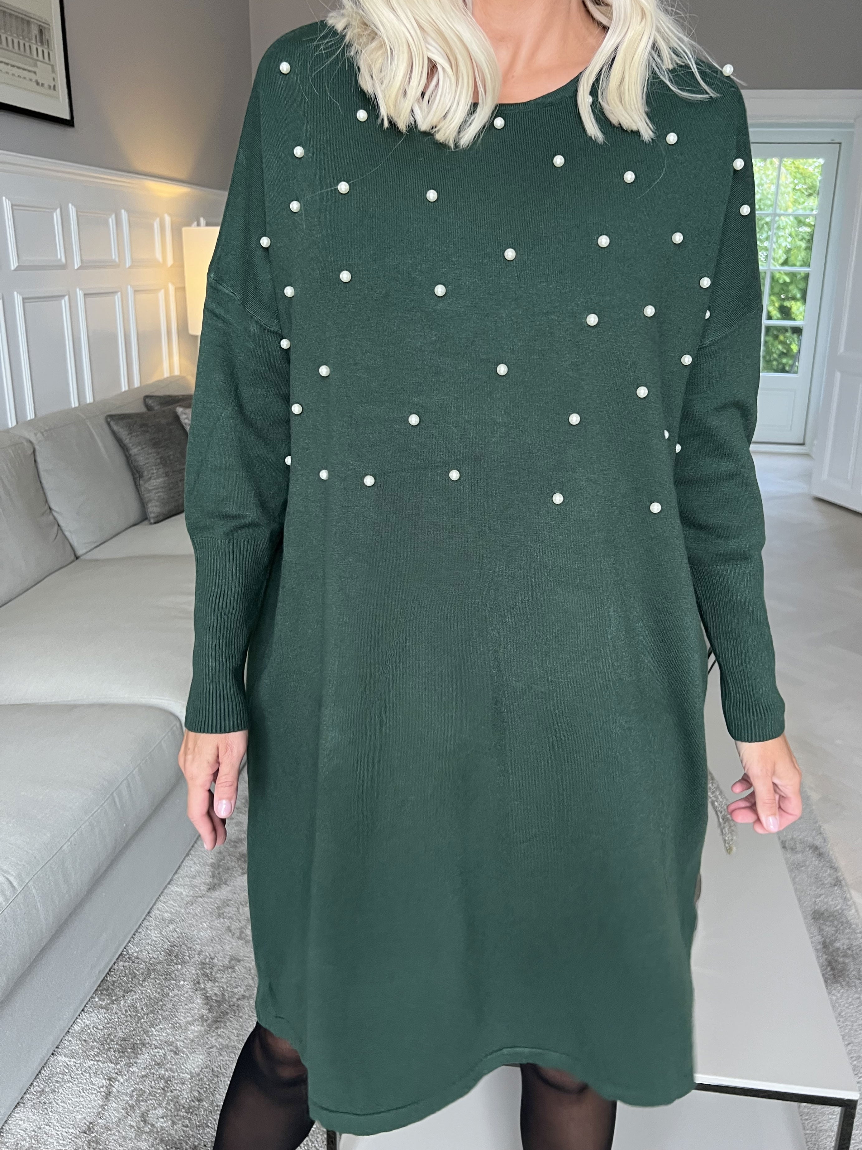 Stefania - Behagelig strikkjole pyntet med perler