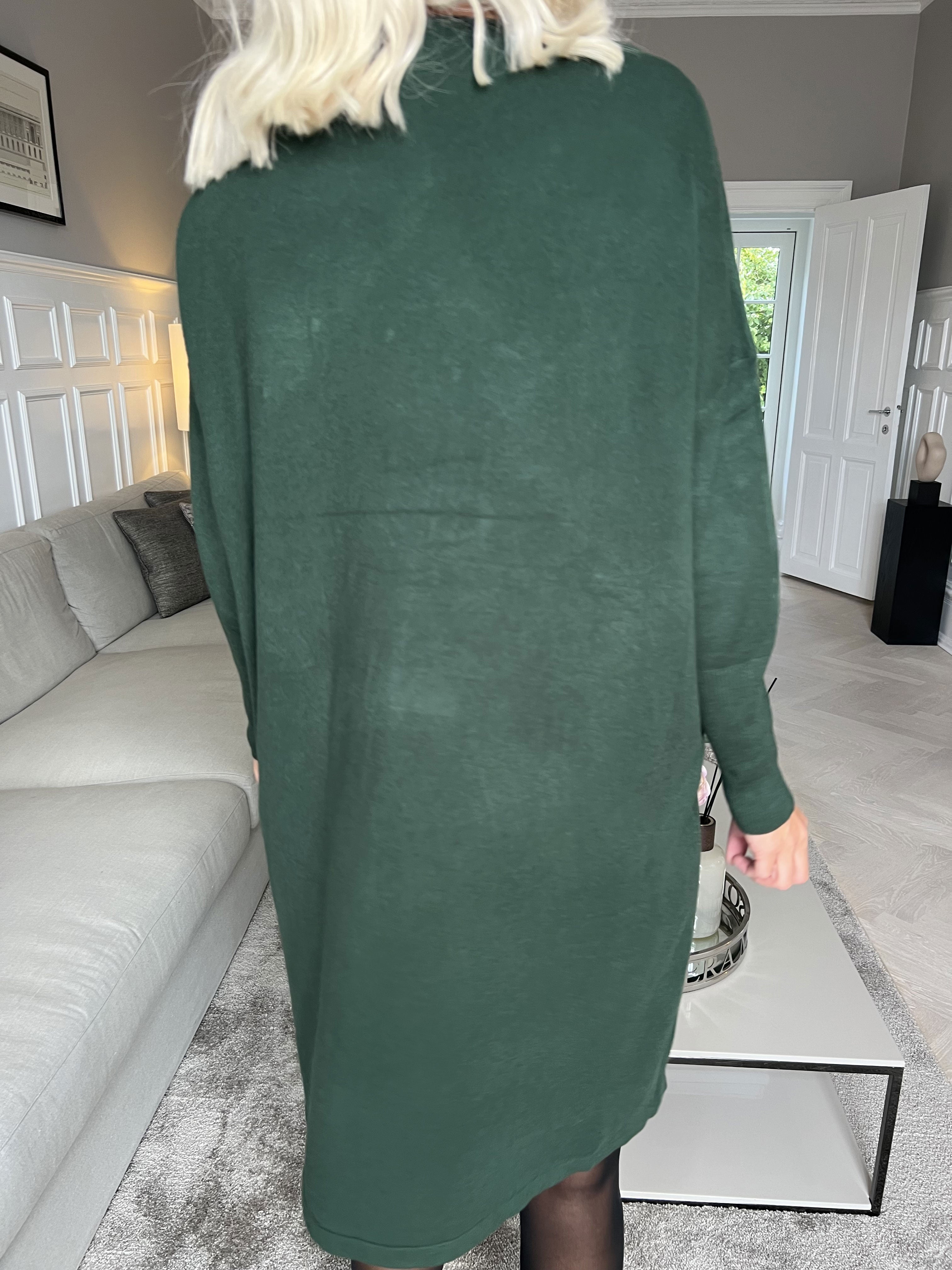 Stefania - Behagelig strikkjole pyntet med perler