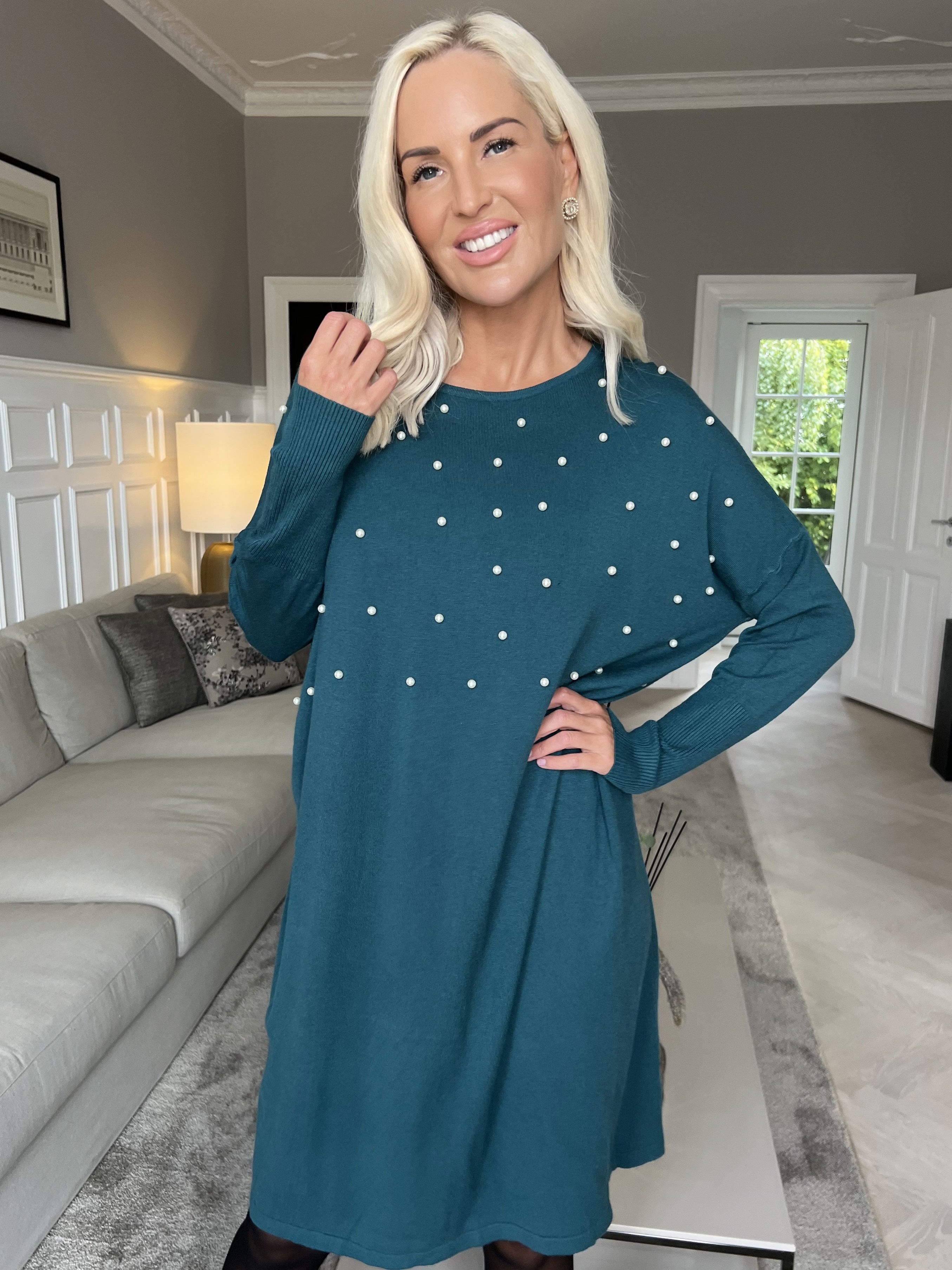 Stefania - Behagelig strikkjole pyntet med perler