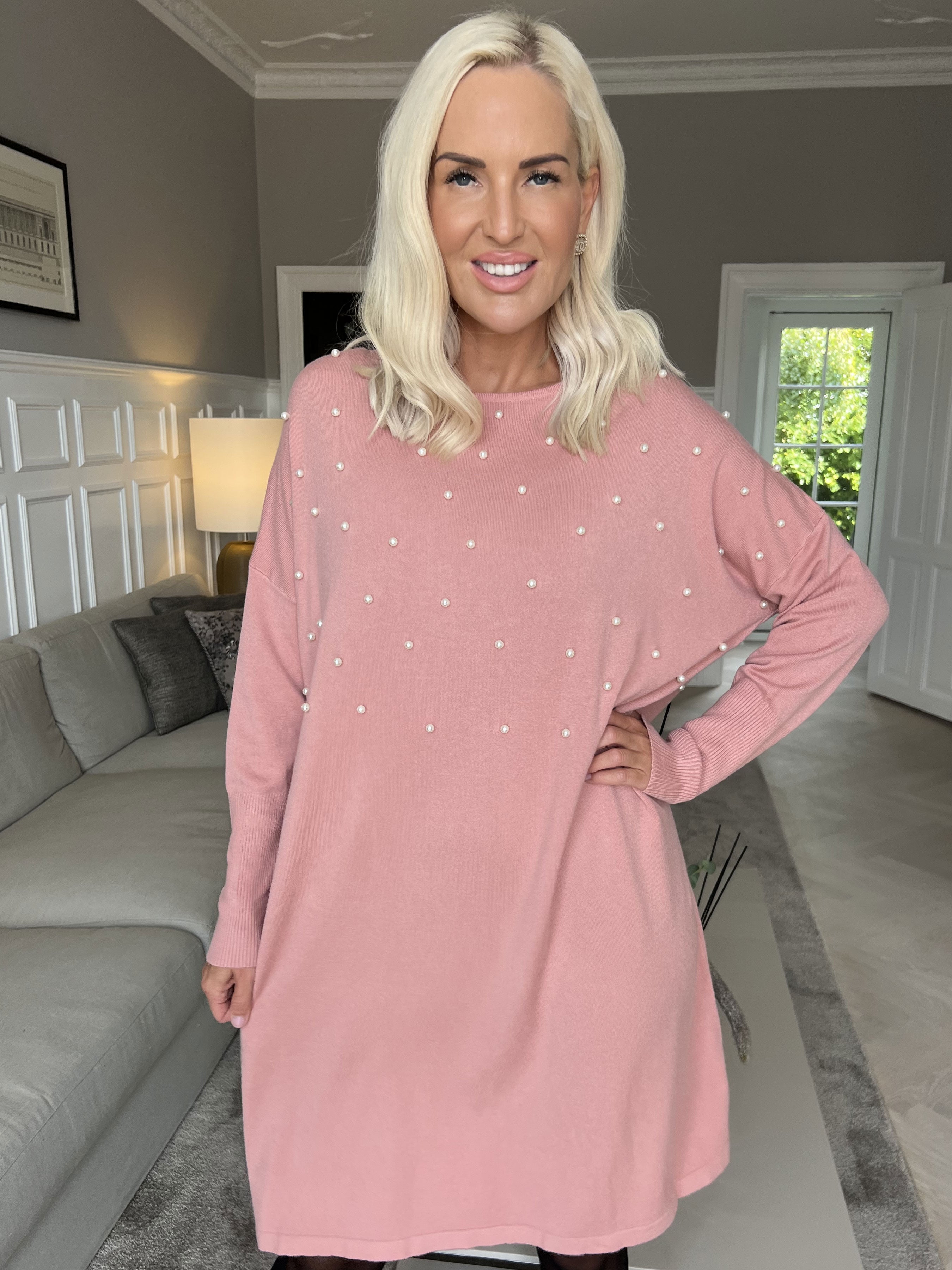 Stefania - Behagelig strikkjole pyntet med perler