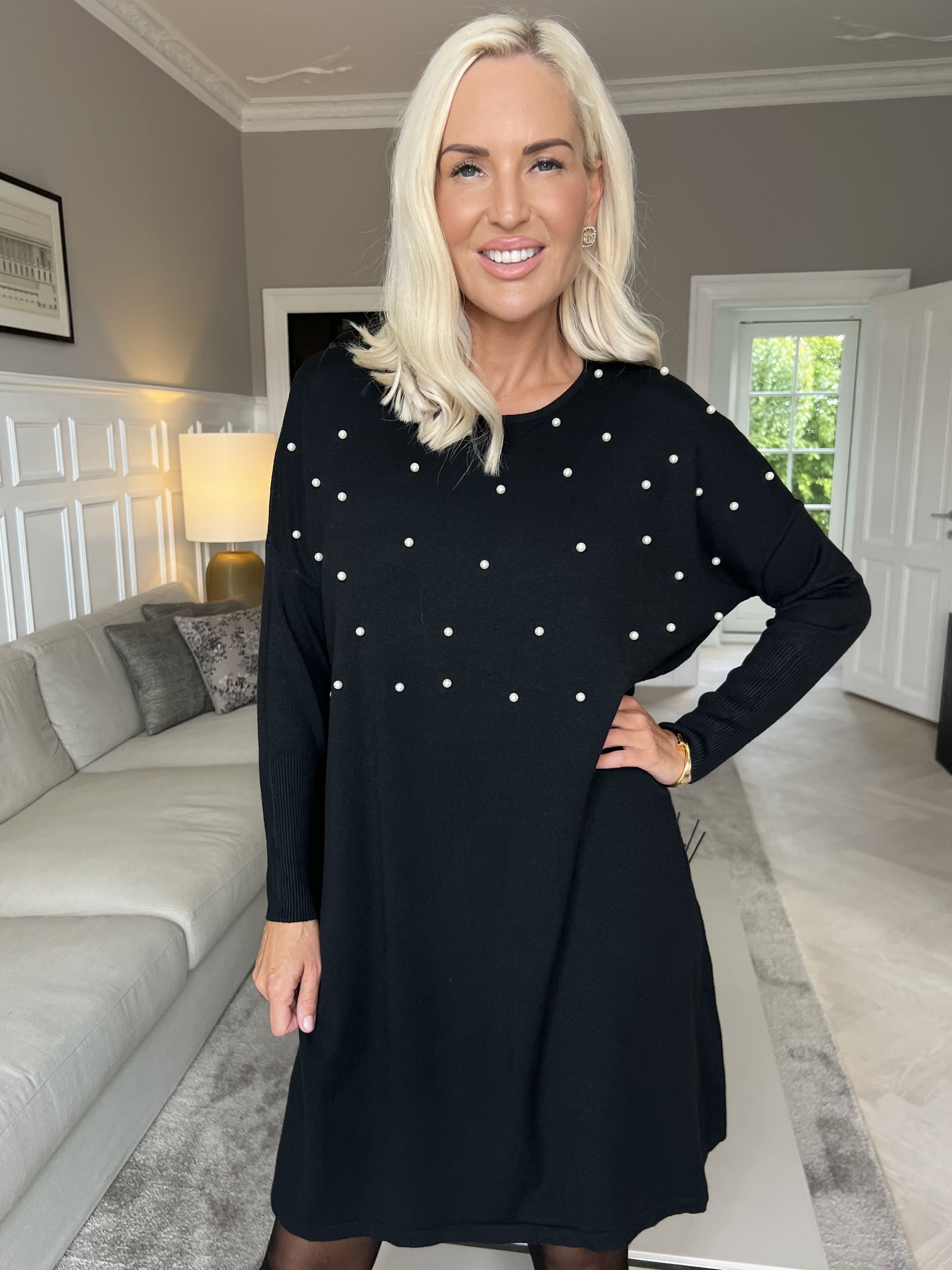 Stefania - Behagelig strikkjole pyntet med perler