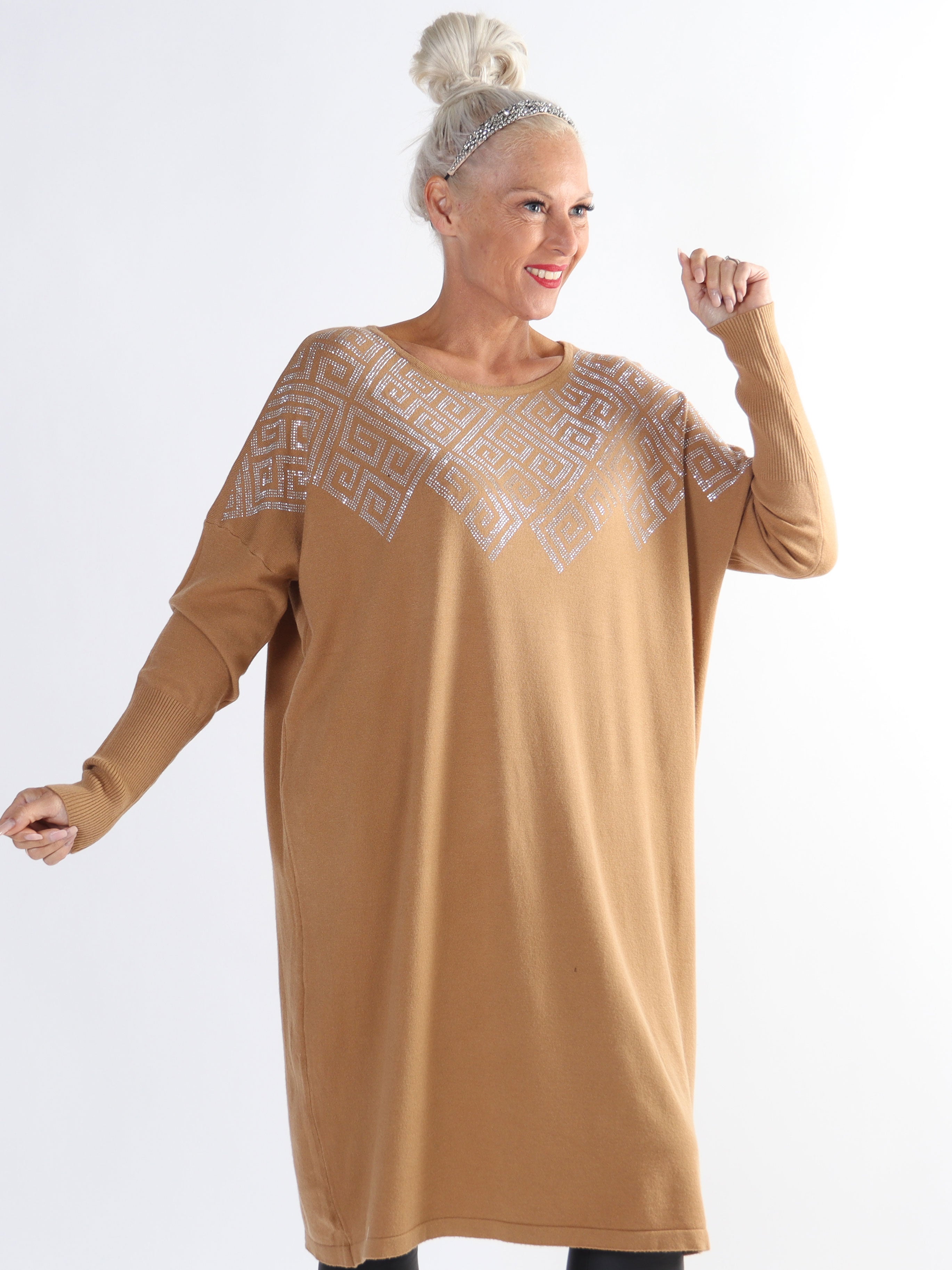 Luna - Blød plus size strikkjole med similisten