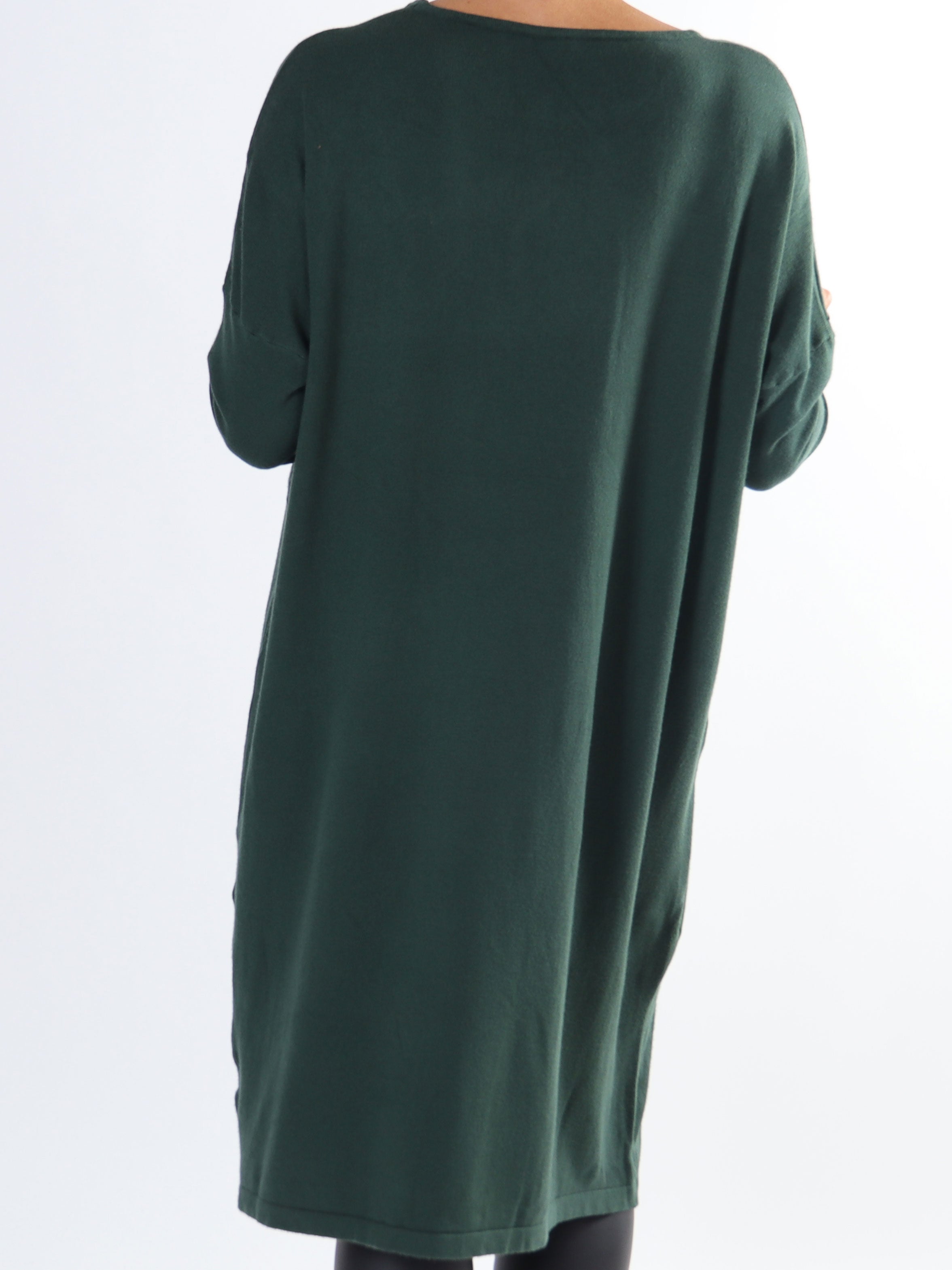 Luna - Blød plus size strikkjole med similisten