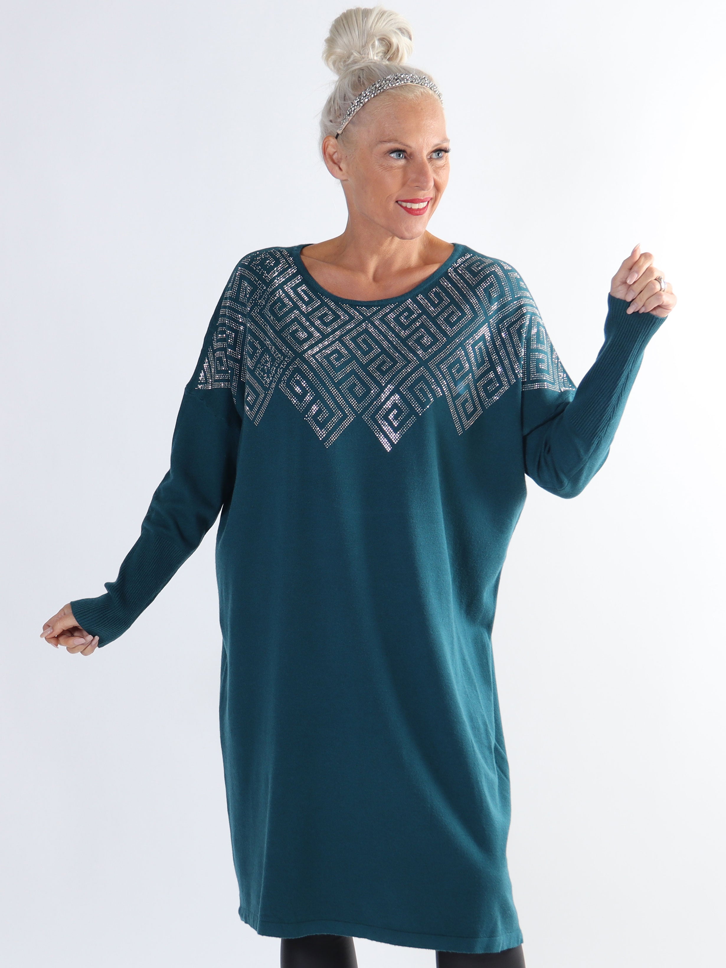 Luna - Blød plus size strikkjole med similisten