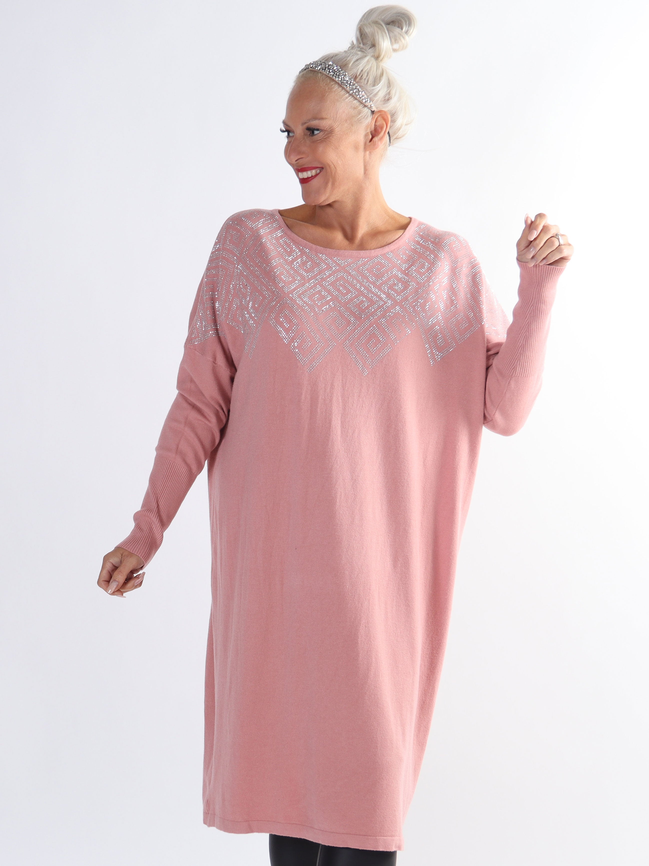 Luna - Blød plus size strikkjole med similisten