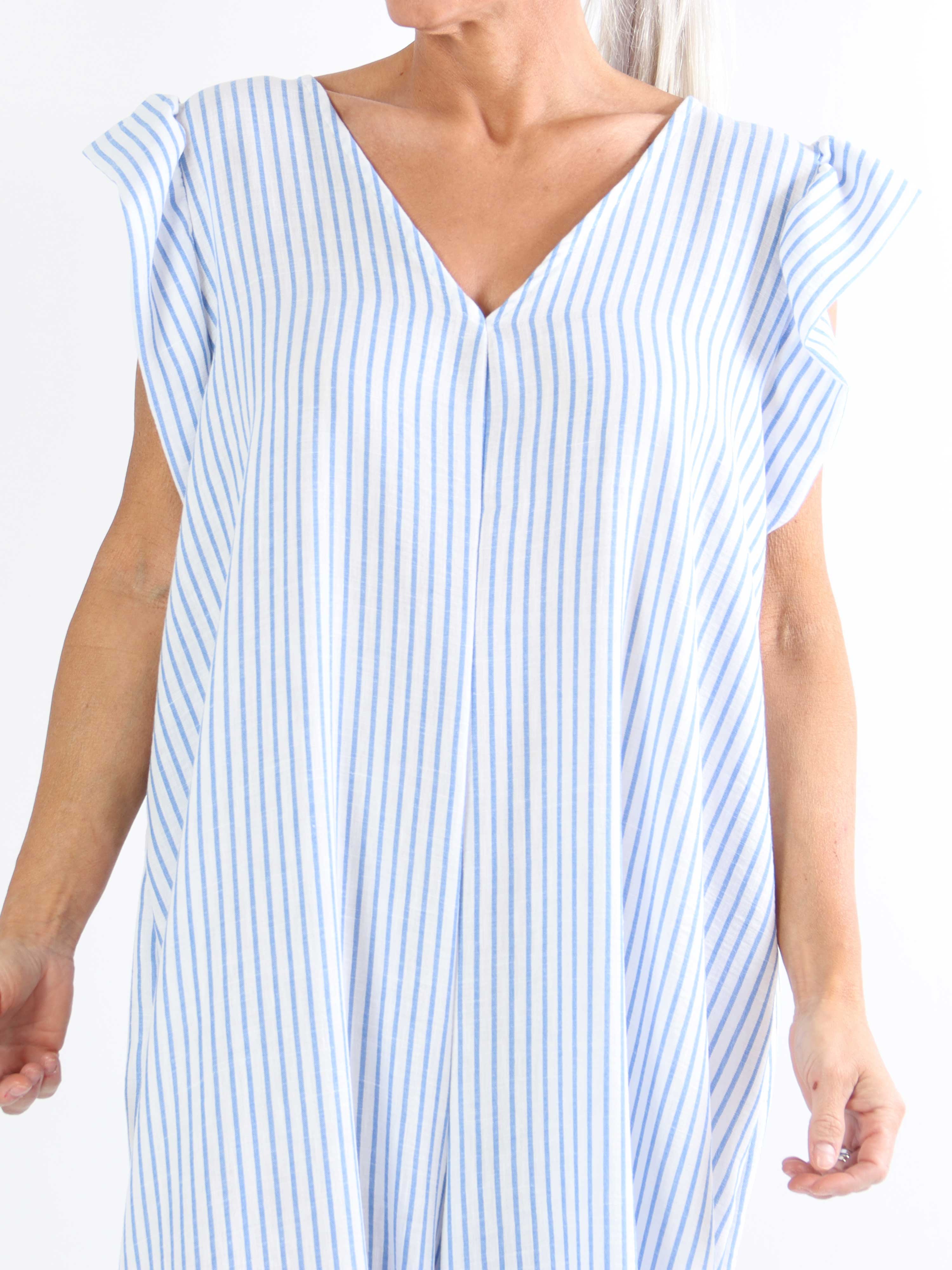 Steffy - Sød stribet plus size buksedragt med flæseærmer