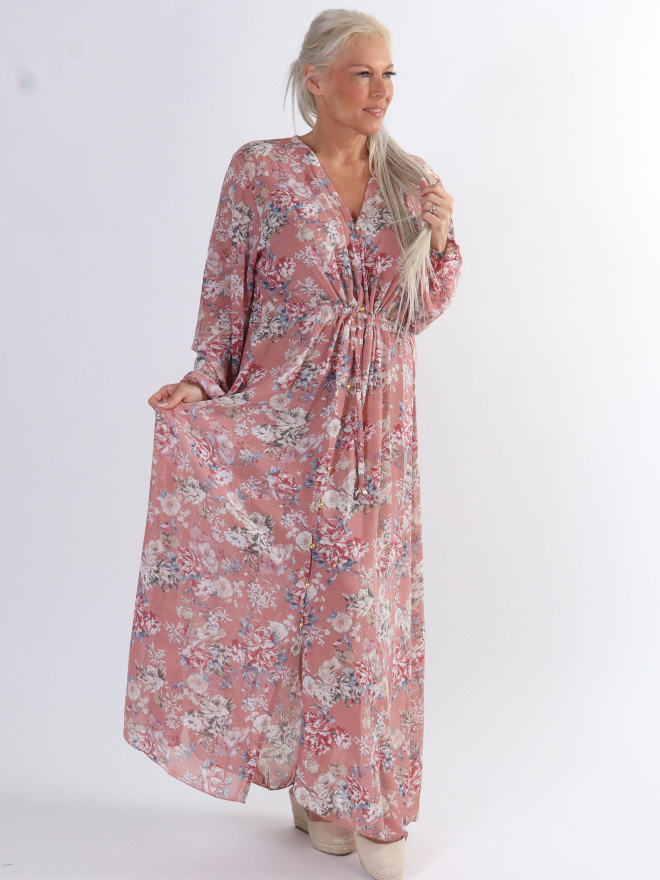 Stine - Sød lang plus size kimono med blomsterprint