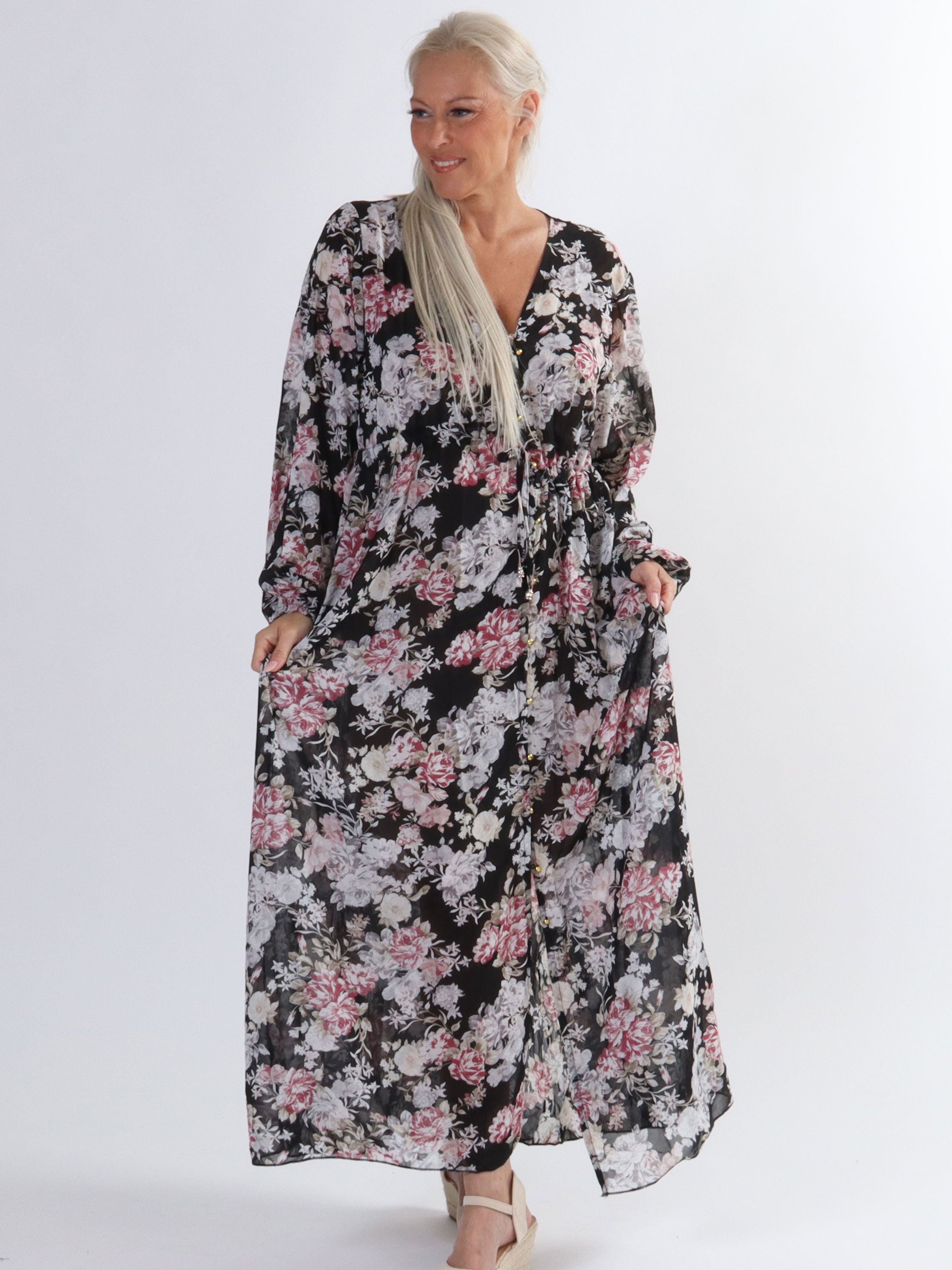 Stine - Sød lang plus size kimono med blomsterprint