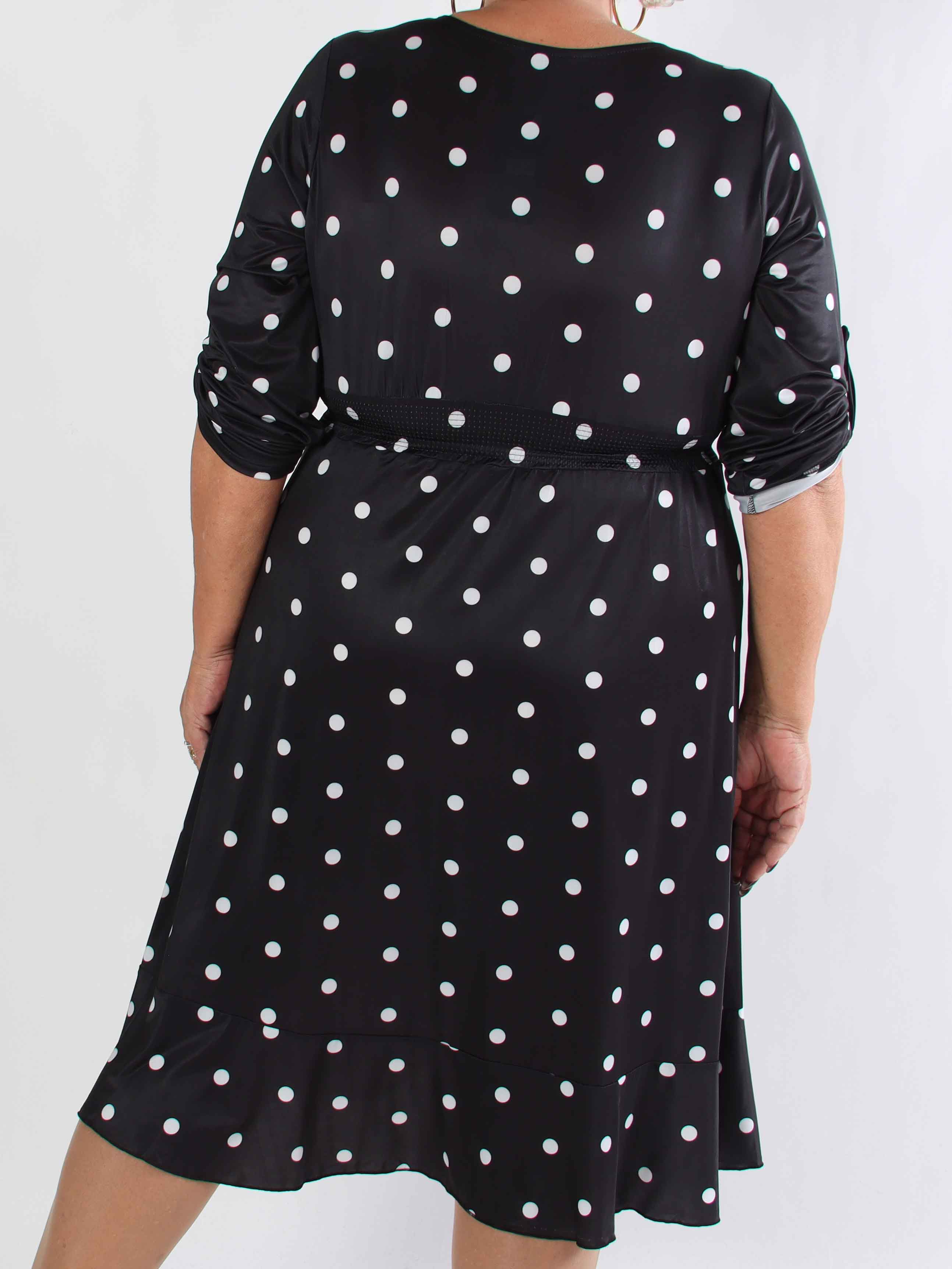 Savina Dot - Elastisk plus size kjole i slå-om-look med prikker