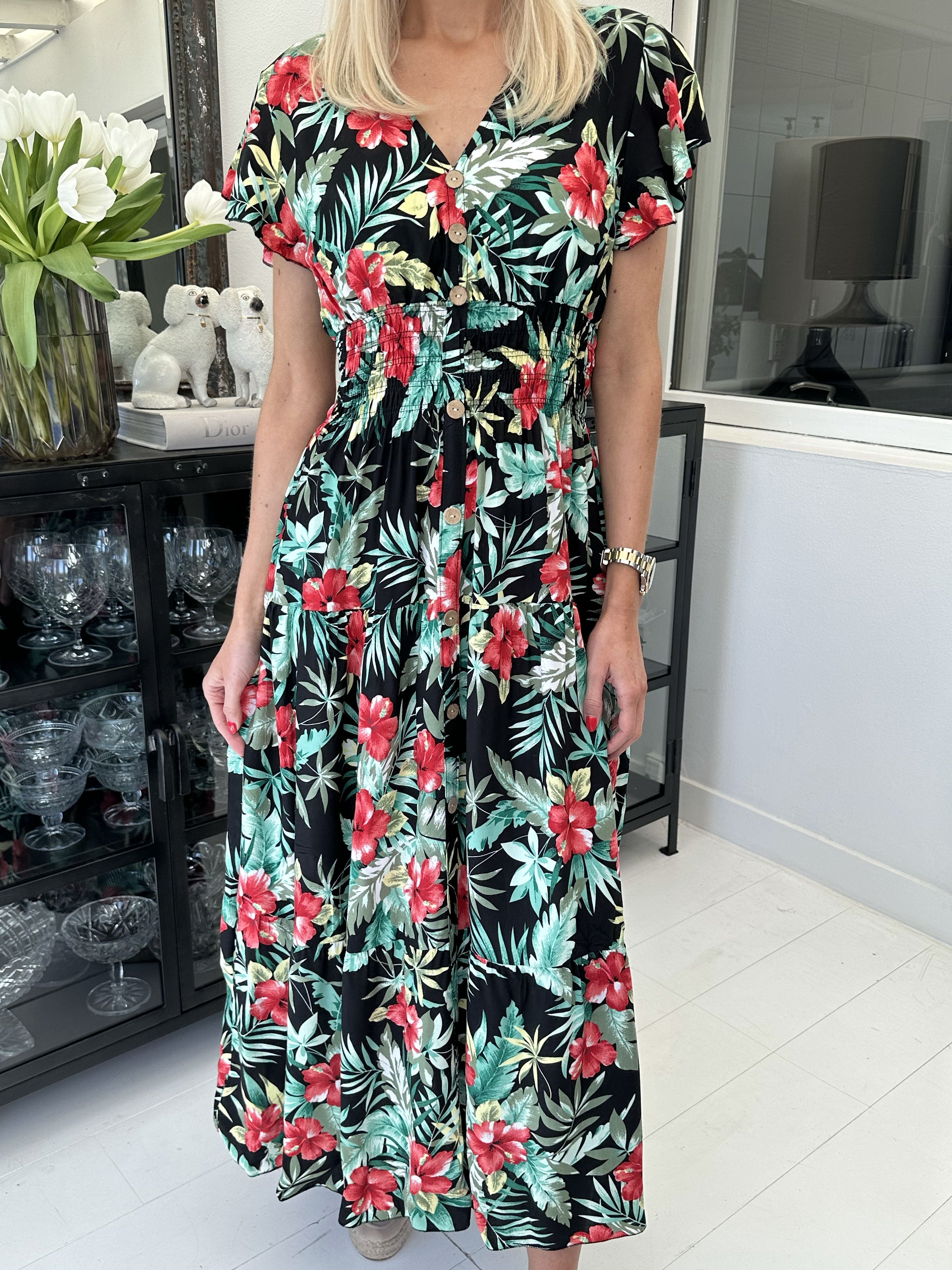 Summer Amada - Fin sommerkjole med blomsterprint og træknapper