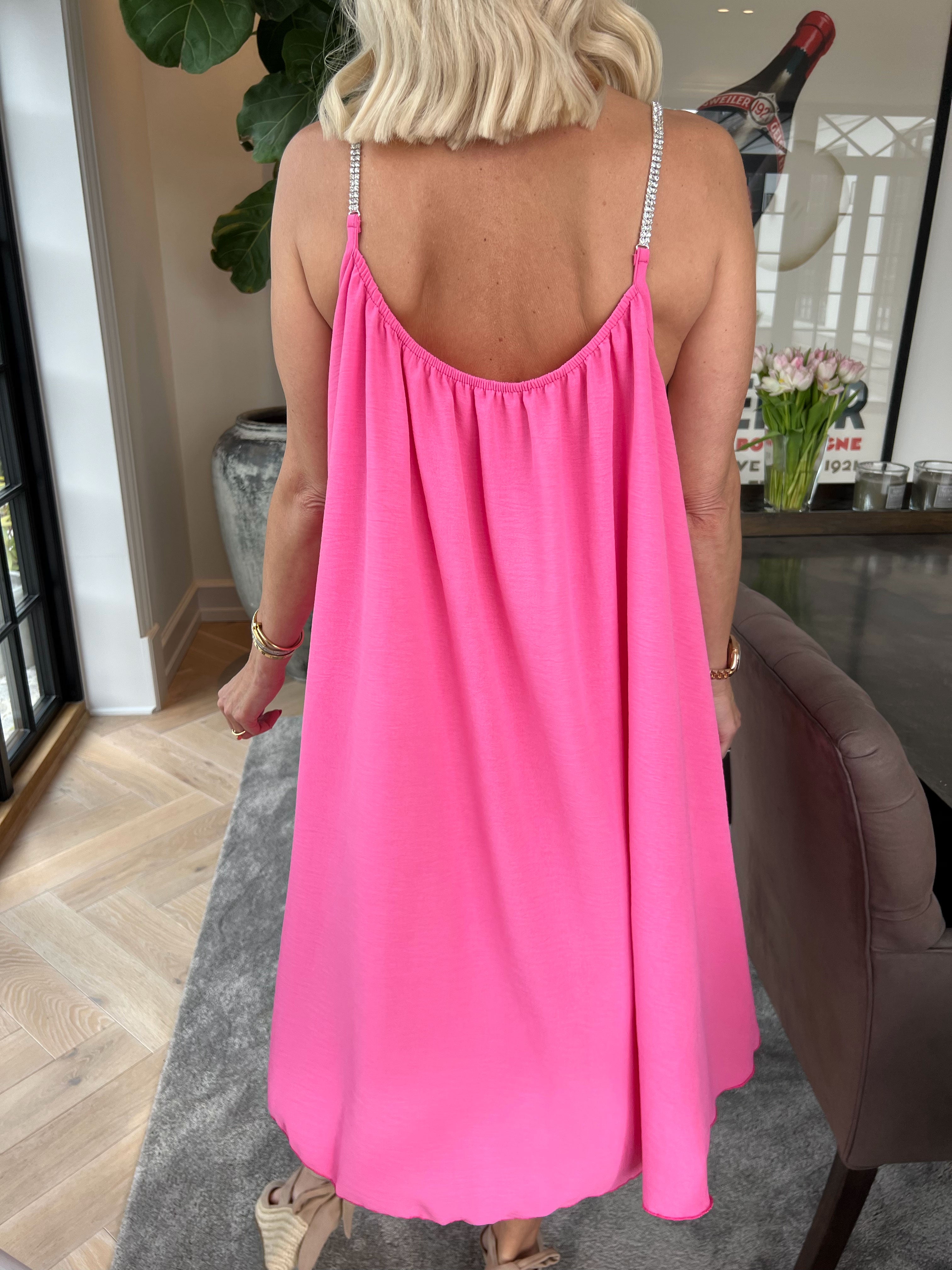 Sunara - Stropkjole i blød viskose med fine similisten på stropperne