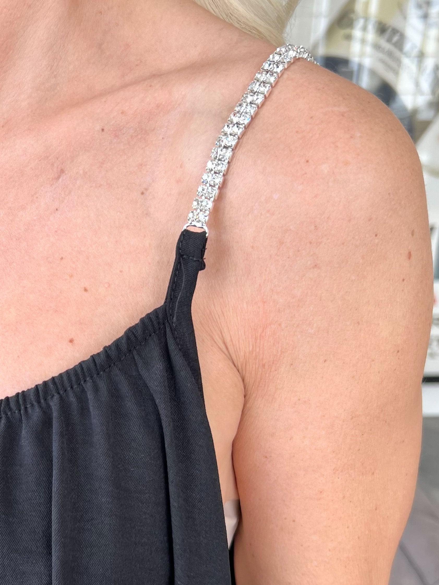 Sunara - Stropkjole i blød viskose med fine similisten på stropperne