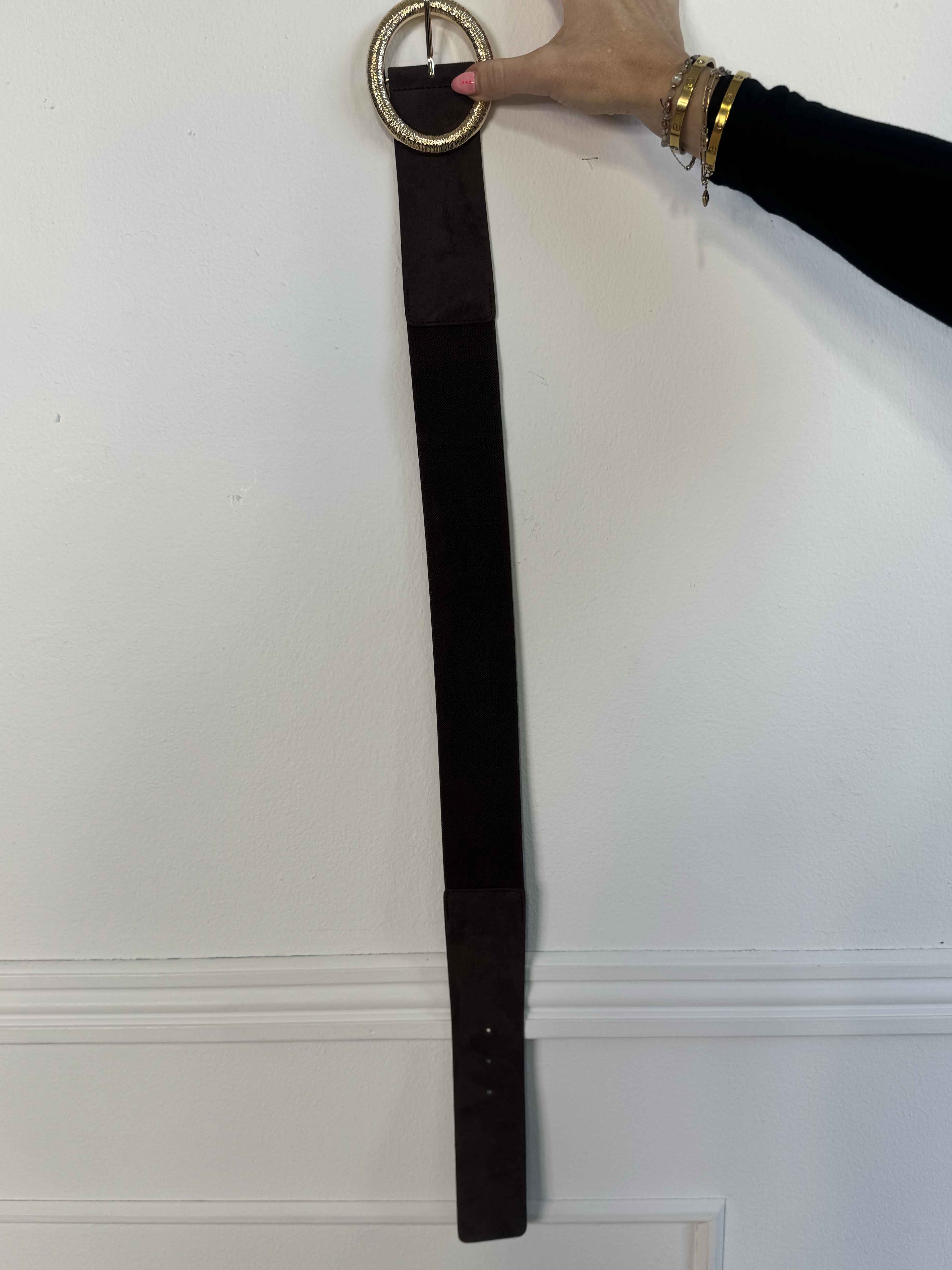 Sybille - Taljebælte i ruskindslook med stort guld spænde