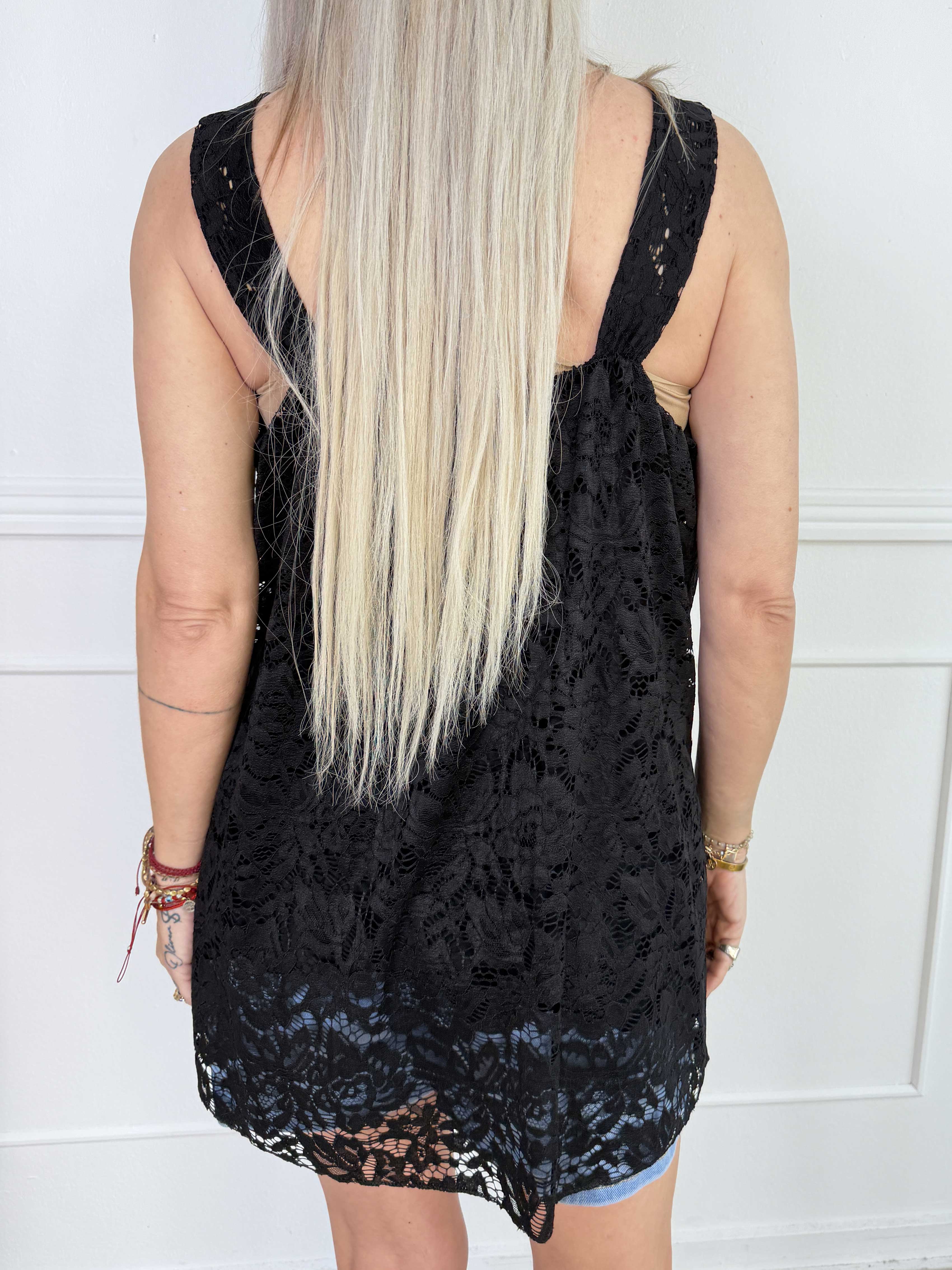 Sydney - Feminin blondetop med stræk i