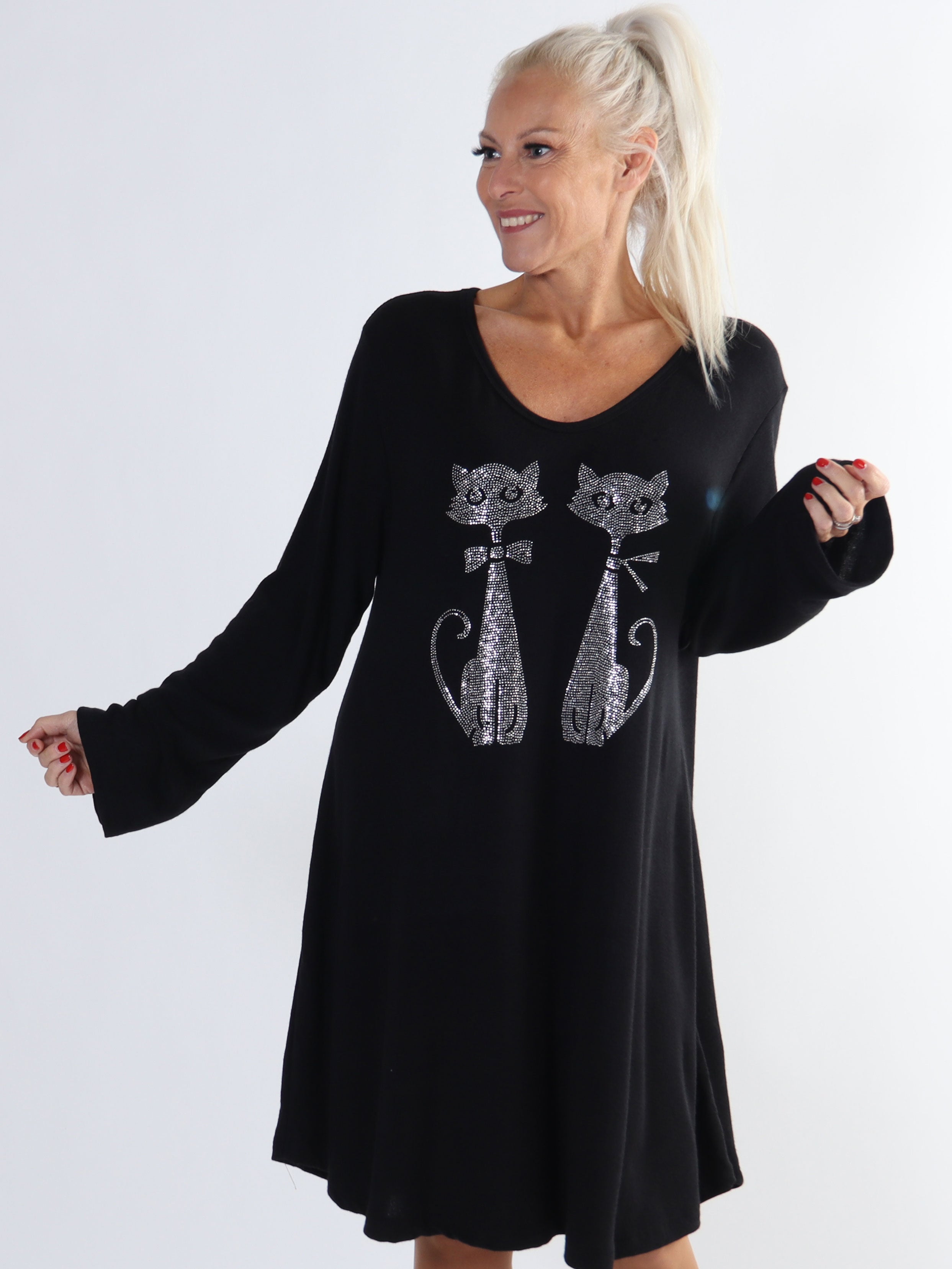 Talia - Plus size kjole i viskose med kattemotiv af similisten