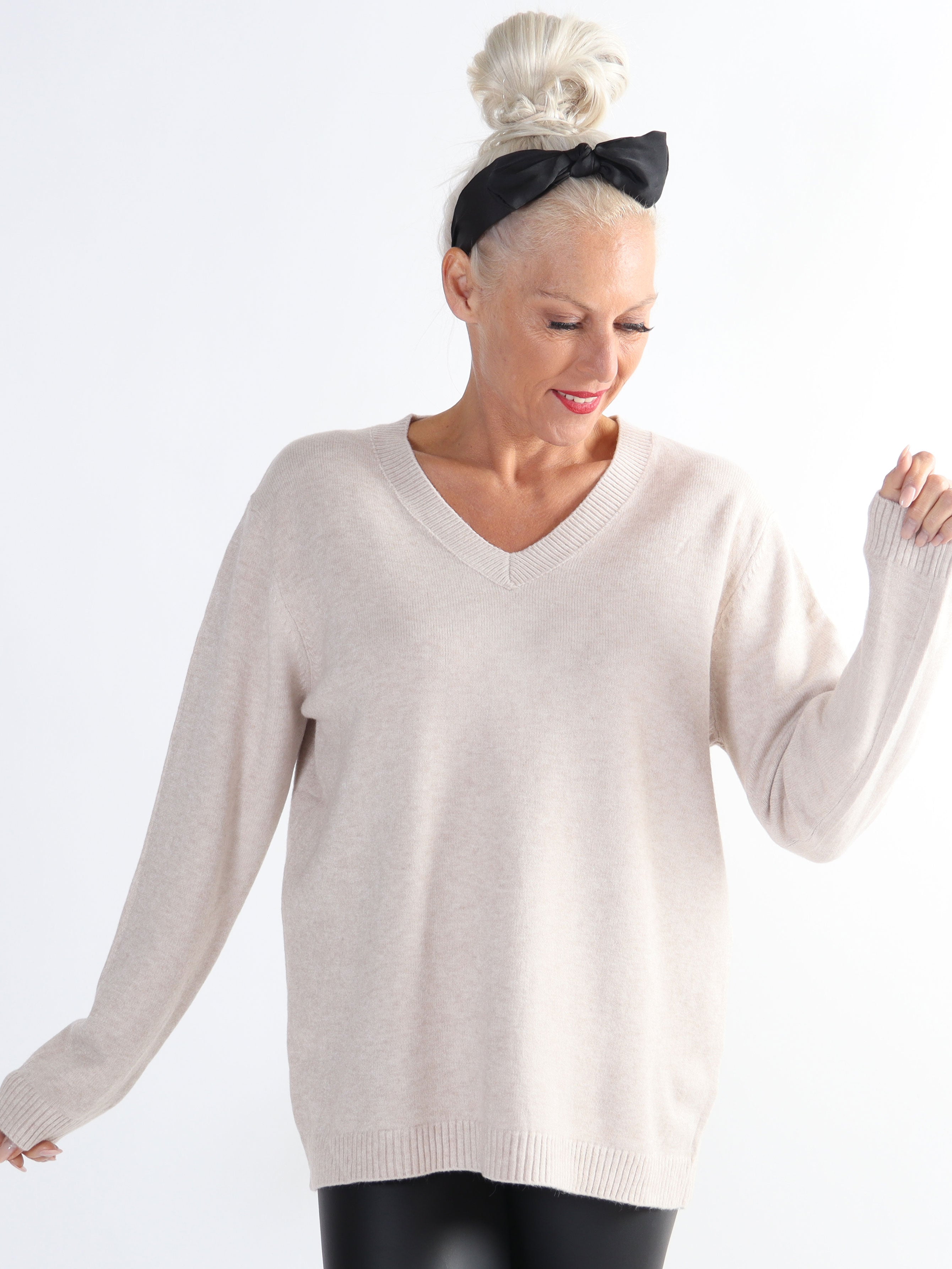 Tamara - Blød strikbluse med lille v-udskæring