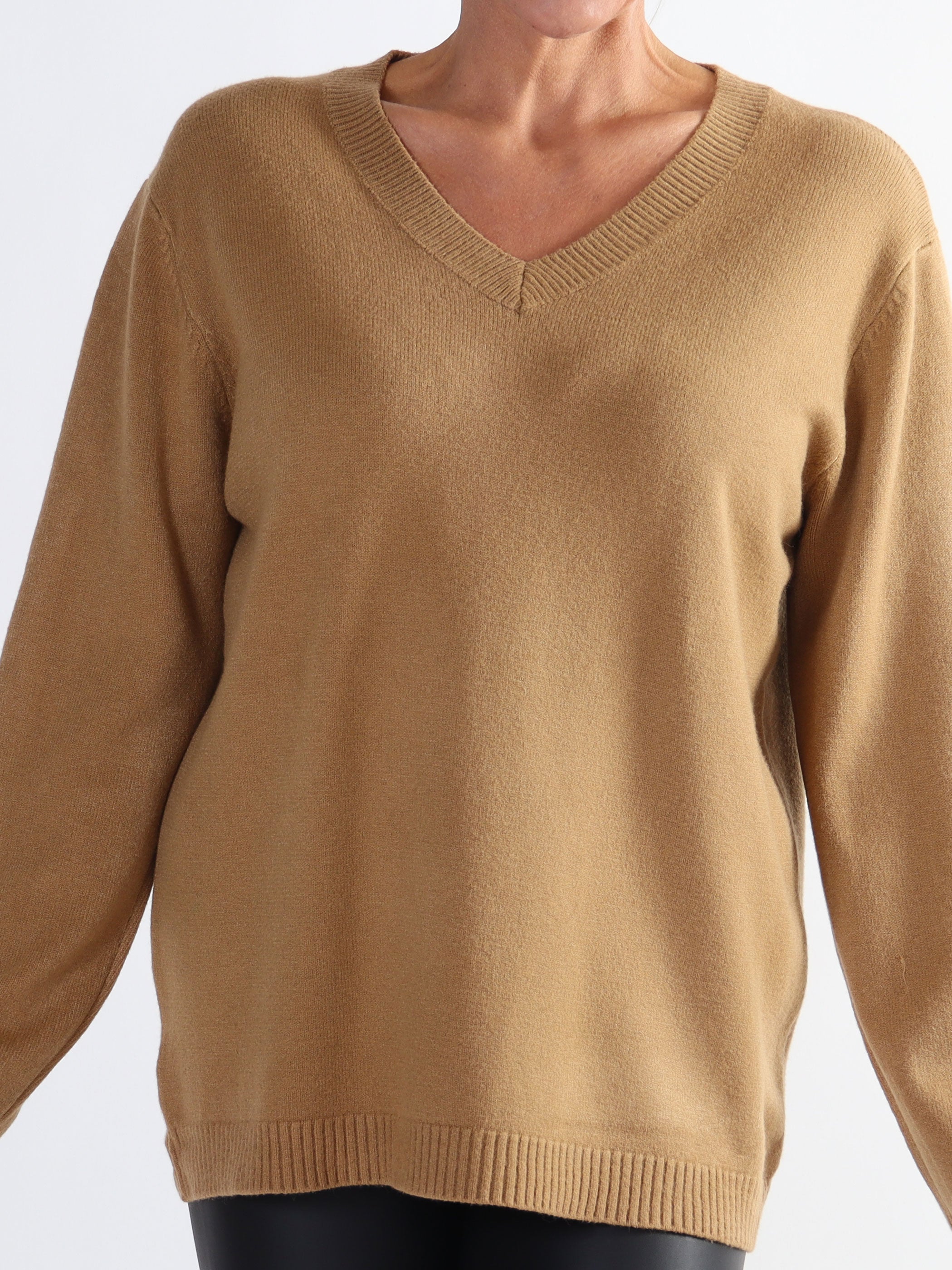 Tamara - Blød strikbluse med lille v-udskæring