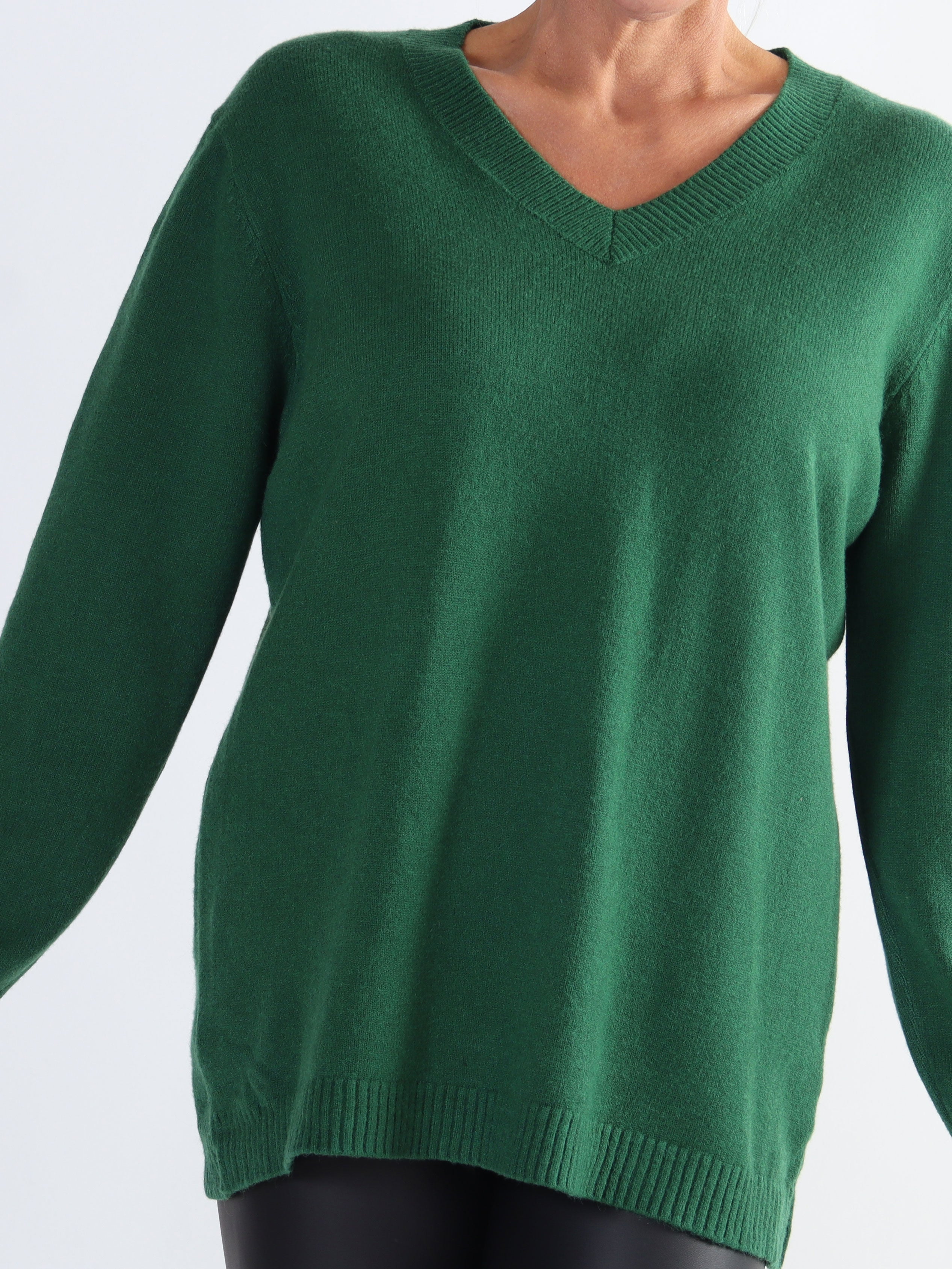 Tamara - Blød strikbluse med lille v-udskæring