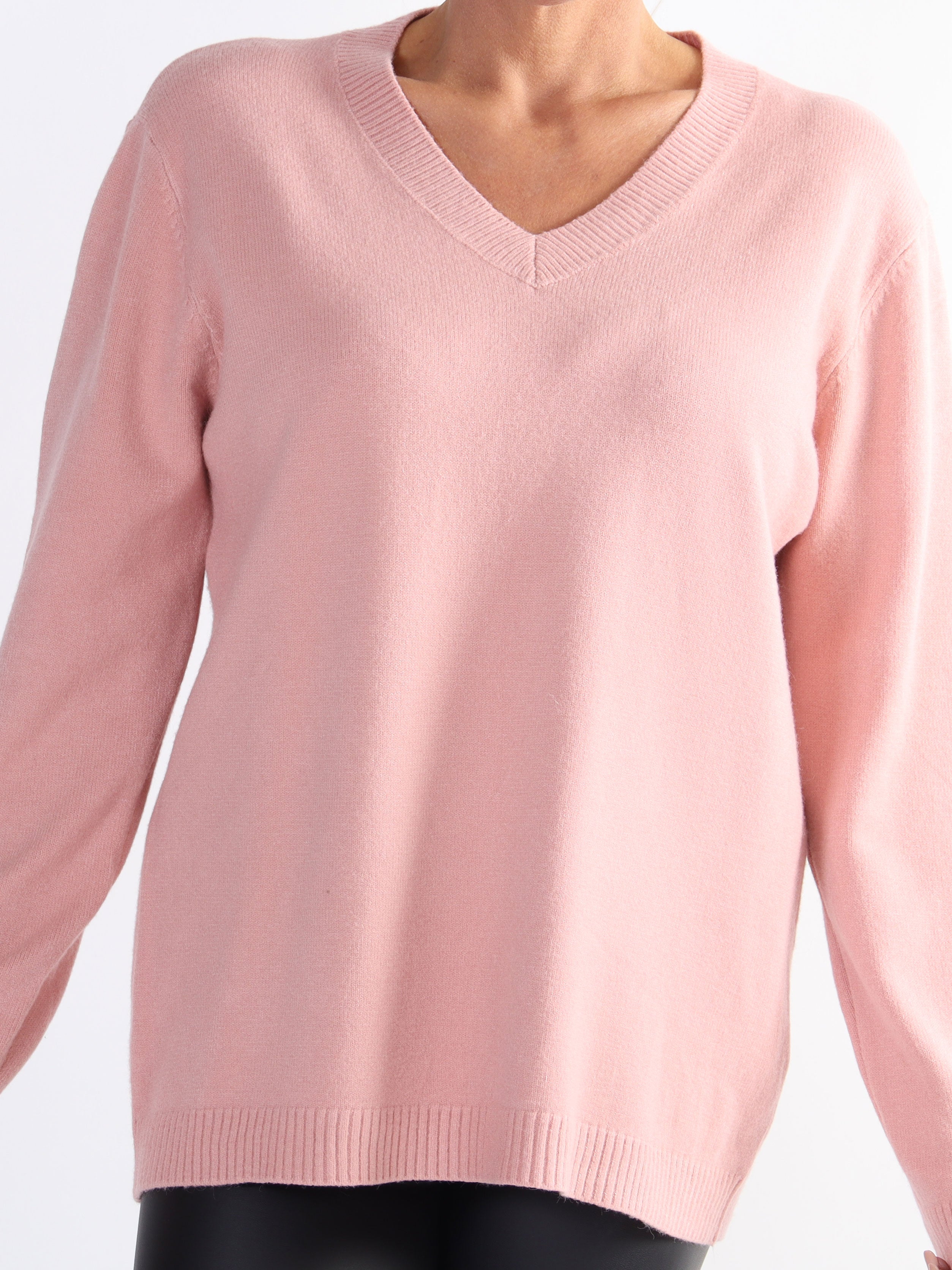 Tamara - Blød strikbluse med lille v-udskæring
