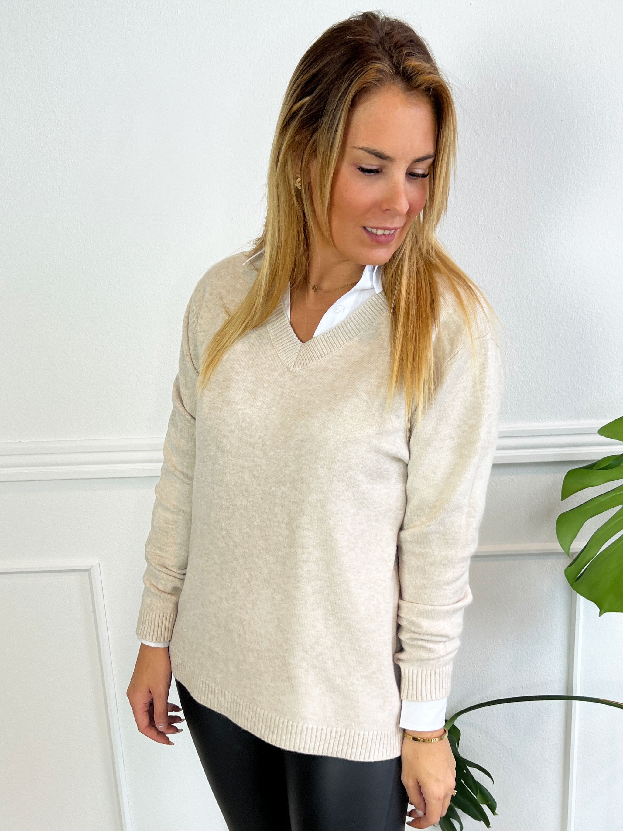 Tamara - Blød strikbluse med lille v-udskæring