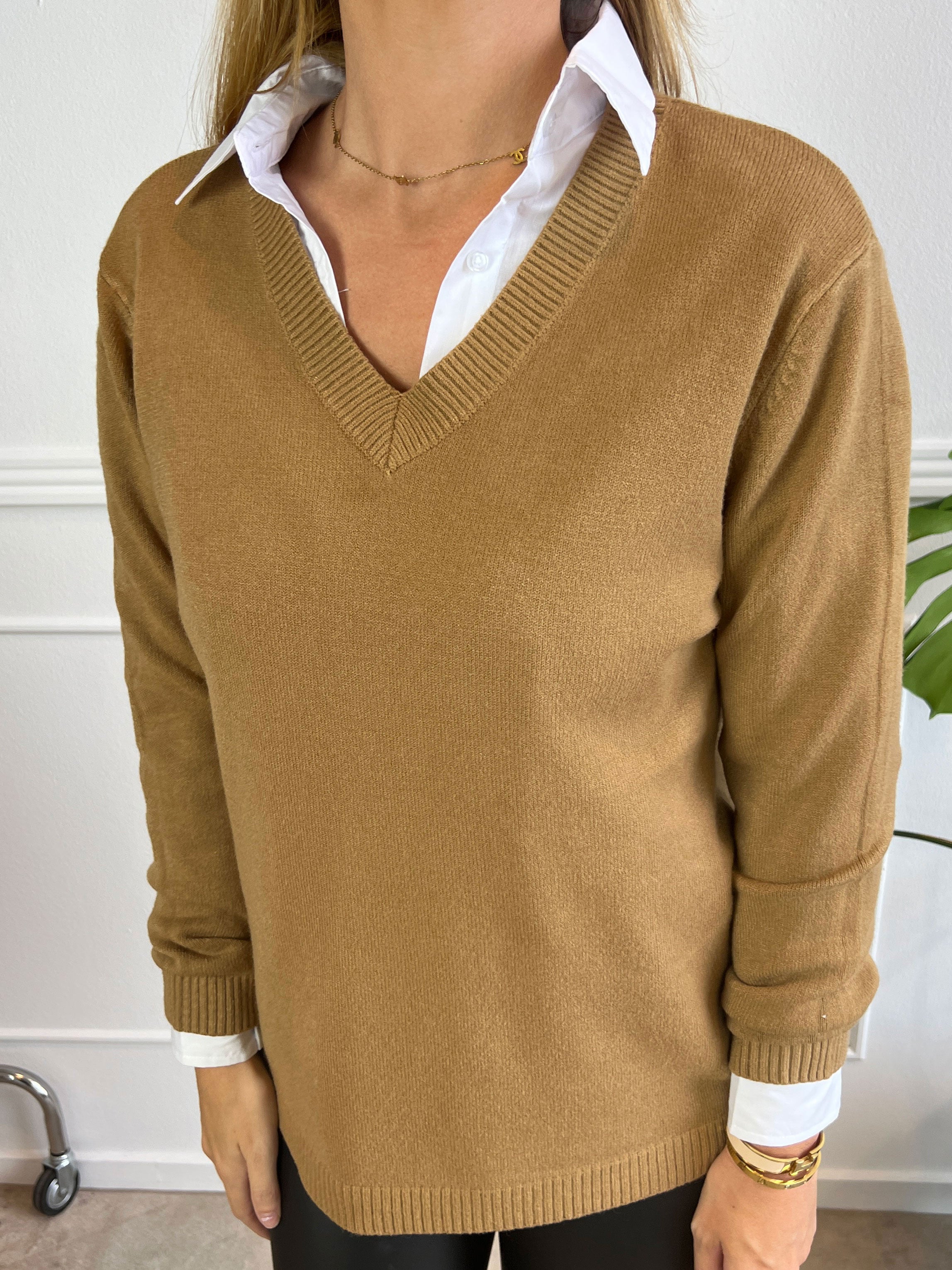 Tamara - Blød strikbluse med lille v-udskæring