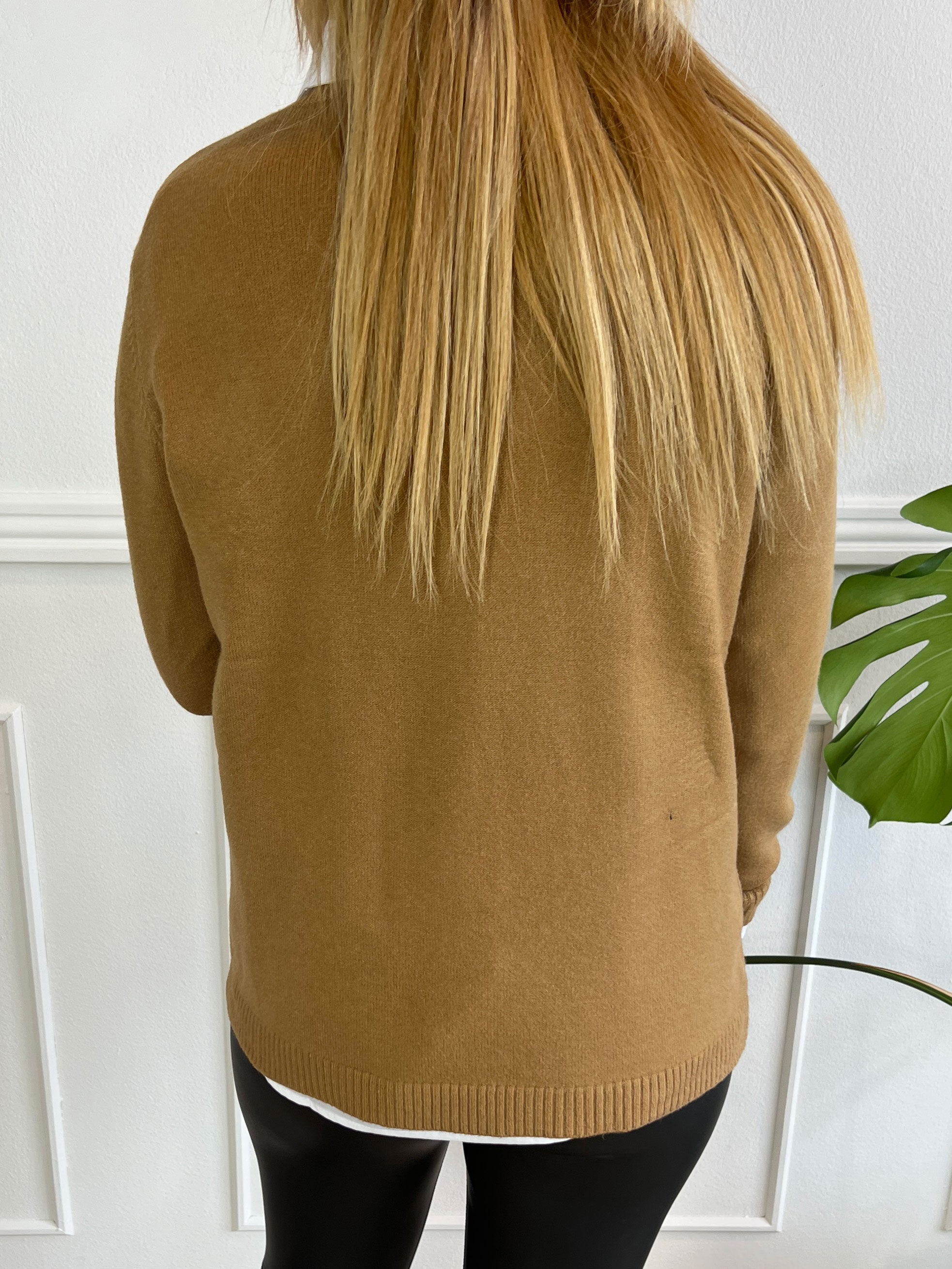 Tamara - Blød strikbluse med lille v-udskæring