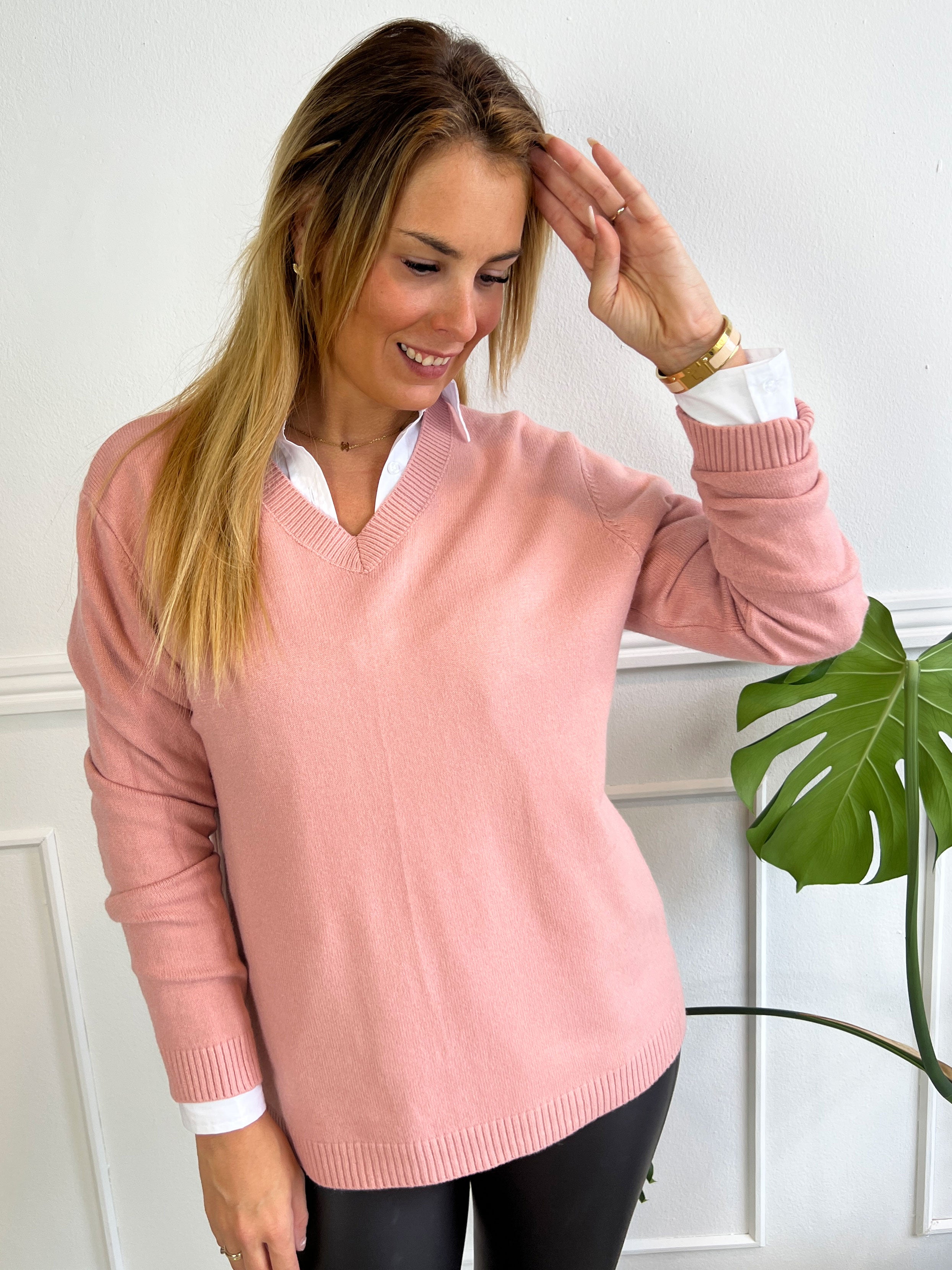 Tamara - Blød strikbluse med lille v-udskæring