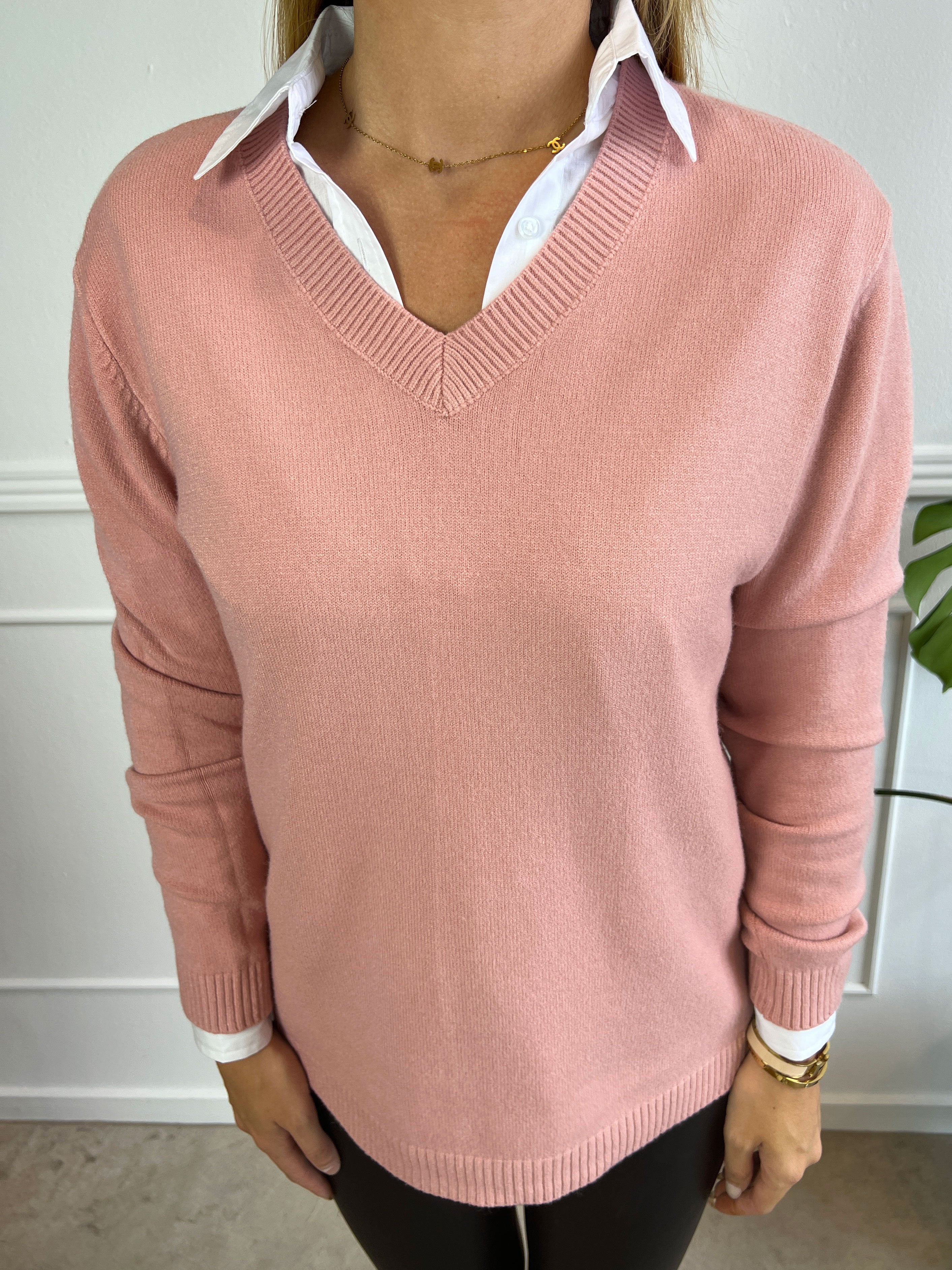 Tamara - Blød strikbluse med lille v-udskæring