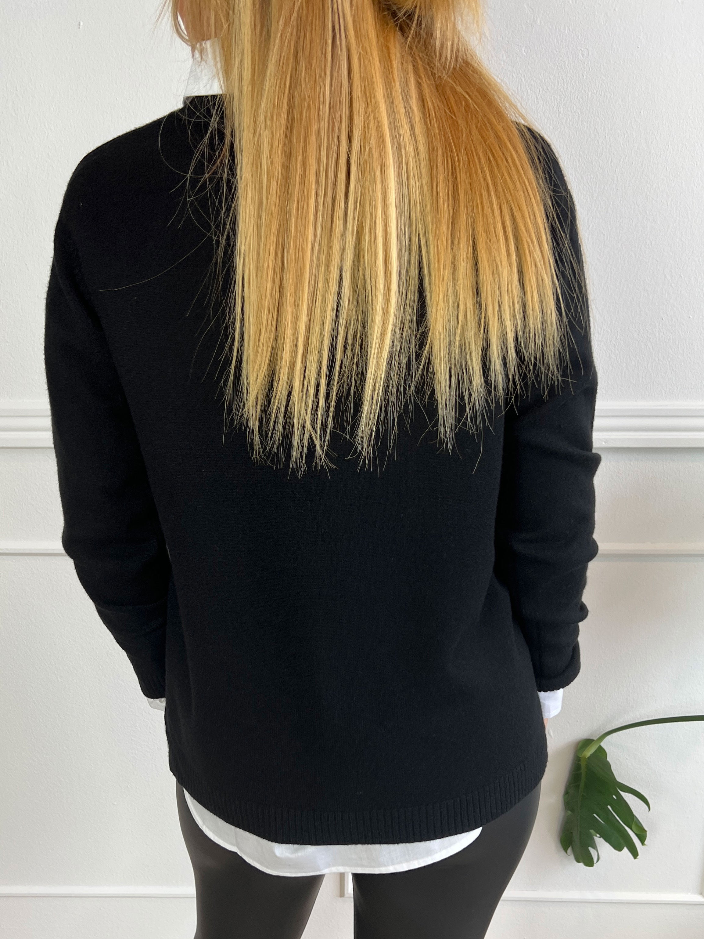 Tamara - Blød strikbluse med lille v-udskæring