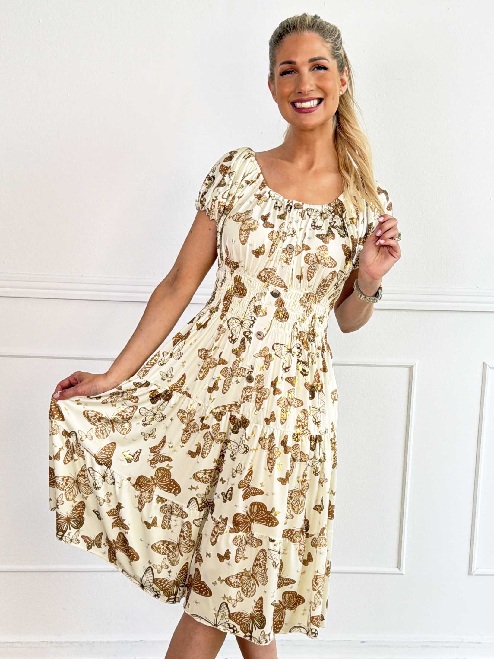 Tea Butterfly - Plus size kjole med smukt sommerfugleprint og elastisk udskæring