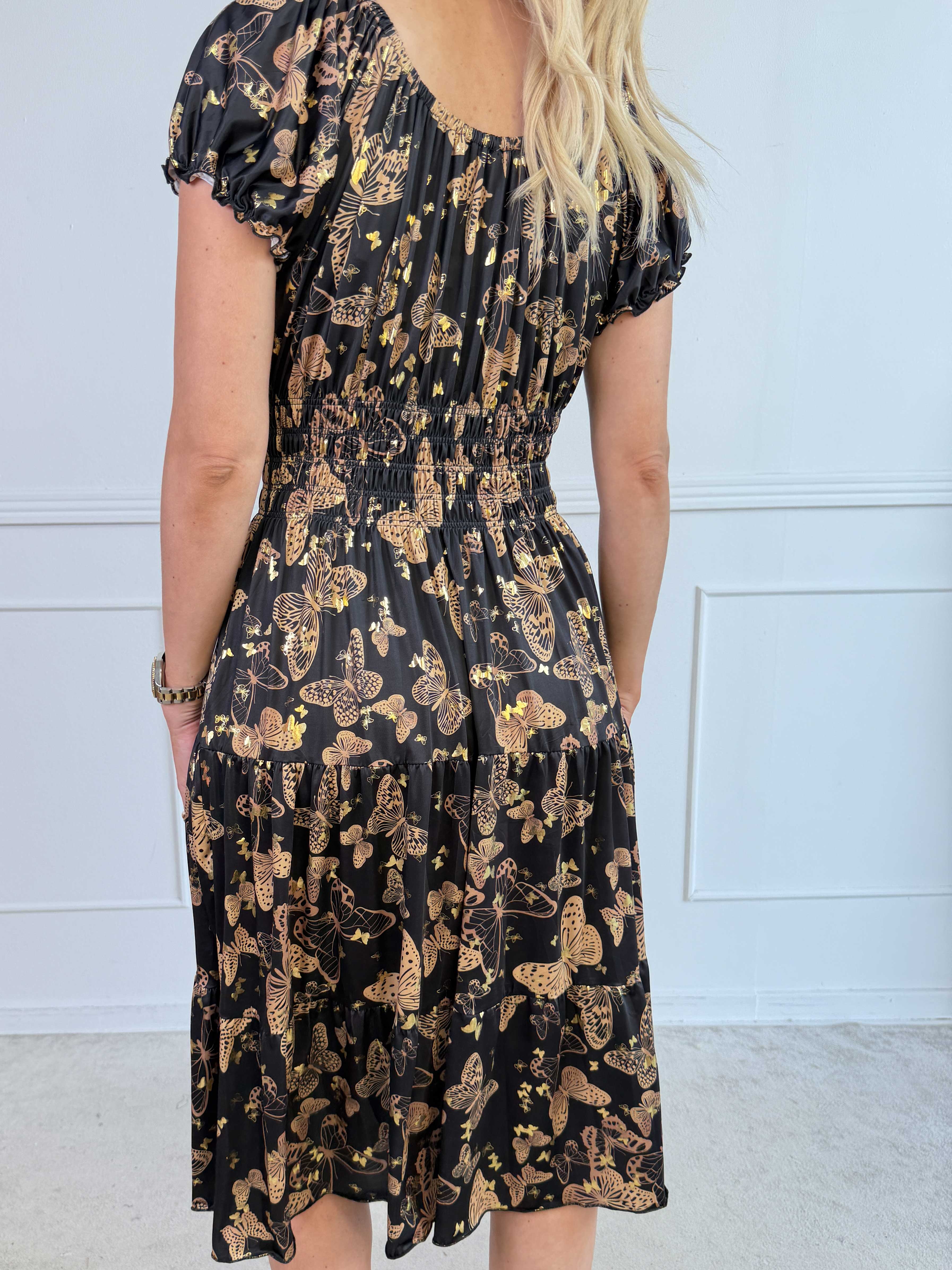 Tea Butterfly - Plus size kjole med smukt sommerfugleprint og elastisk udskæring