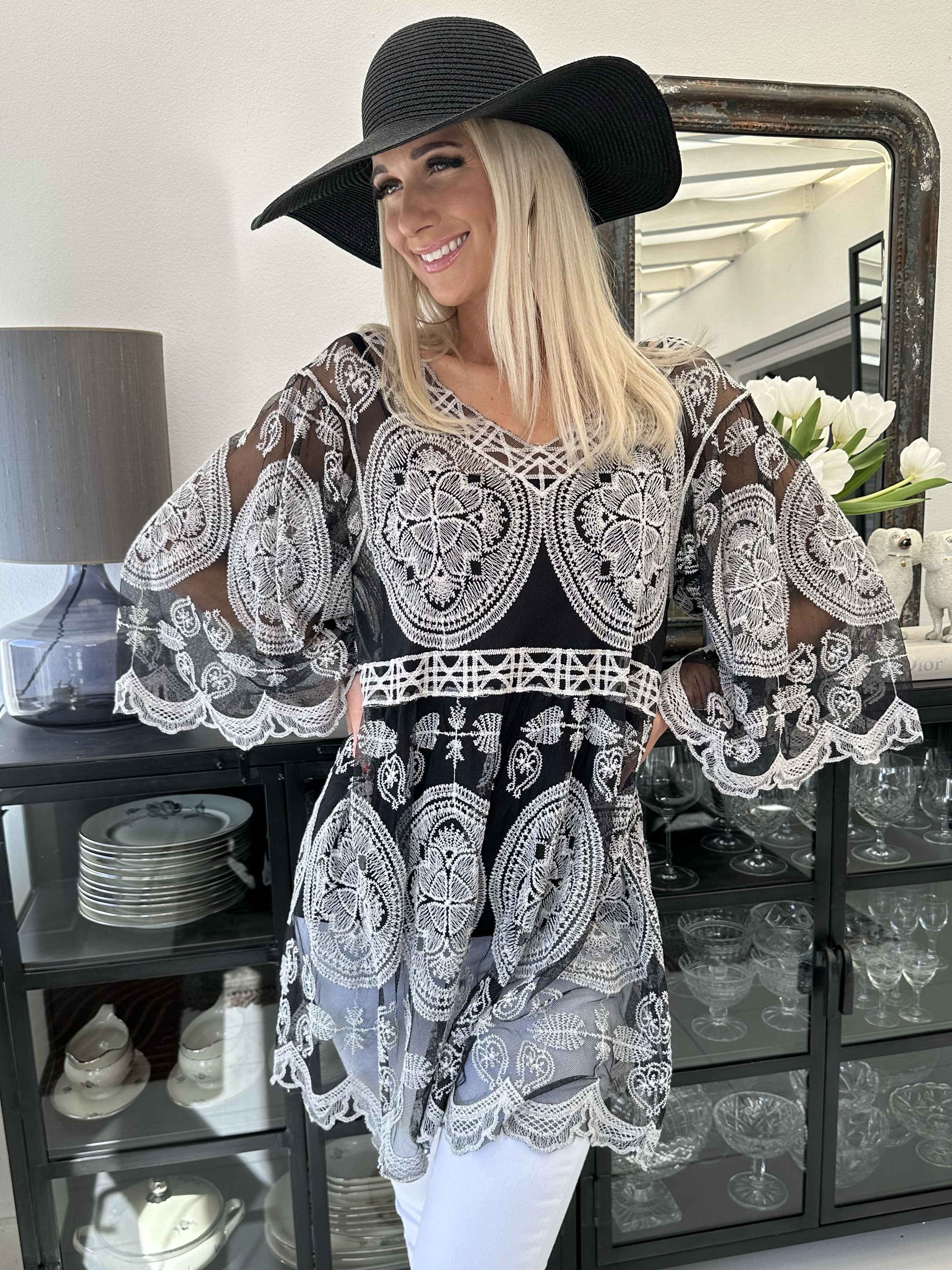 Tessa - Sød semi-transparent blonde tunika