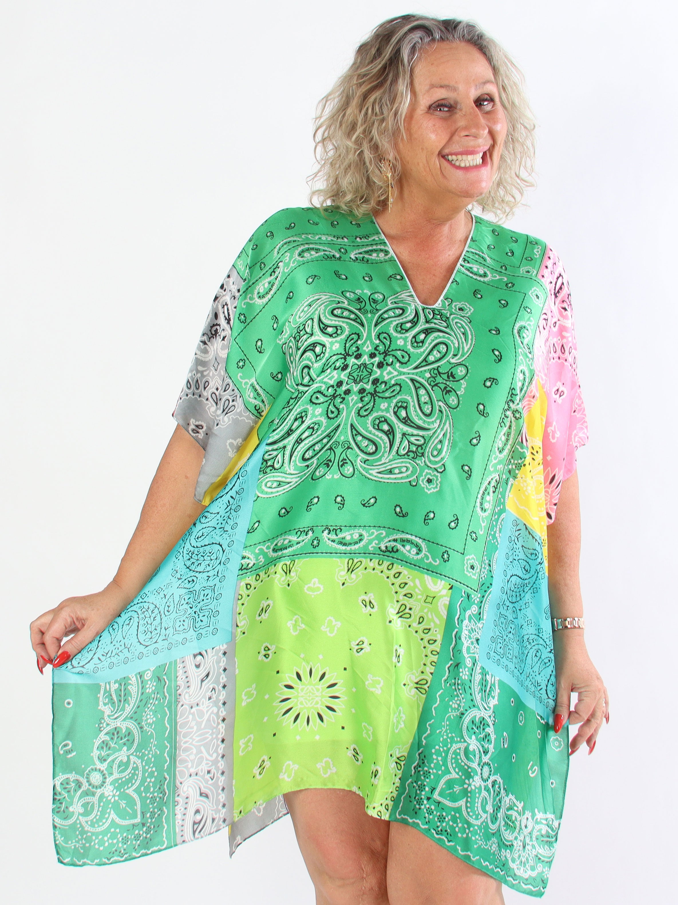 Thora - Flerfarvet plus size tunika i blødt viskose og i silke