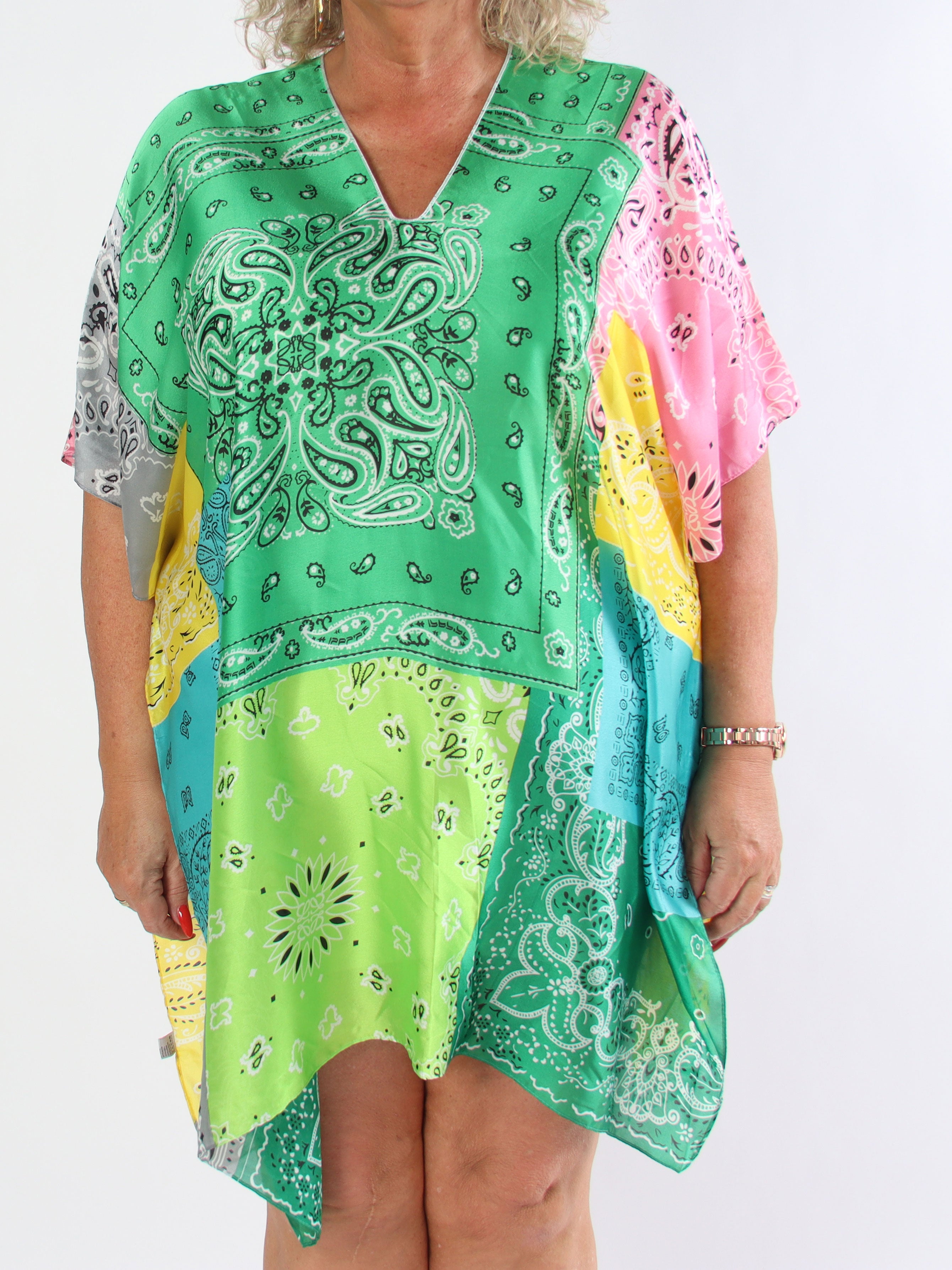 Thora - Flerfarvet plus size tunika i blødt viskose og i silke