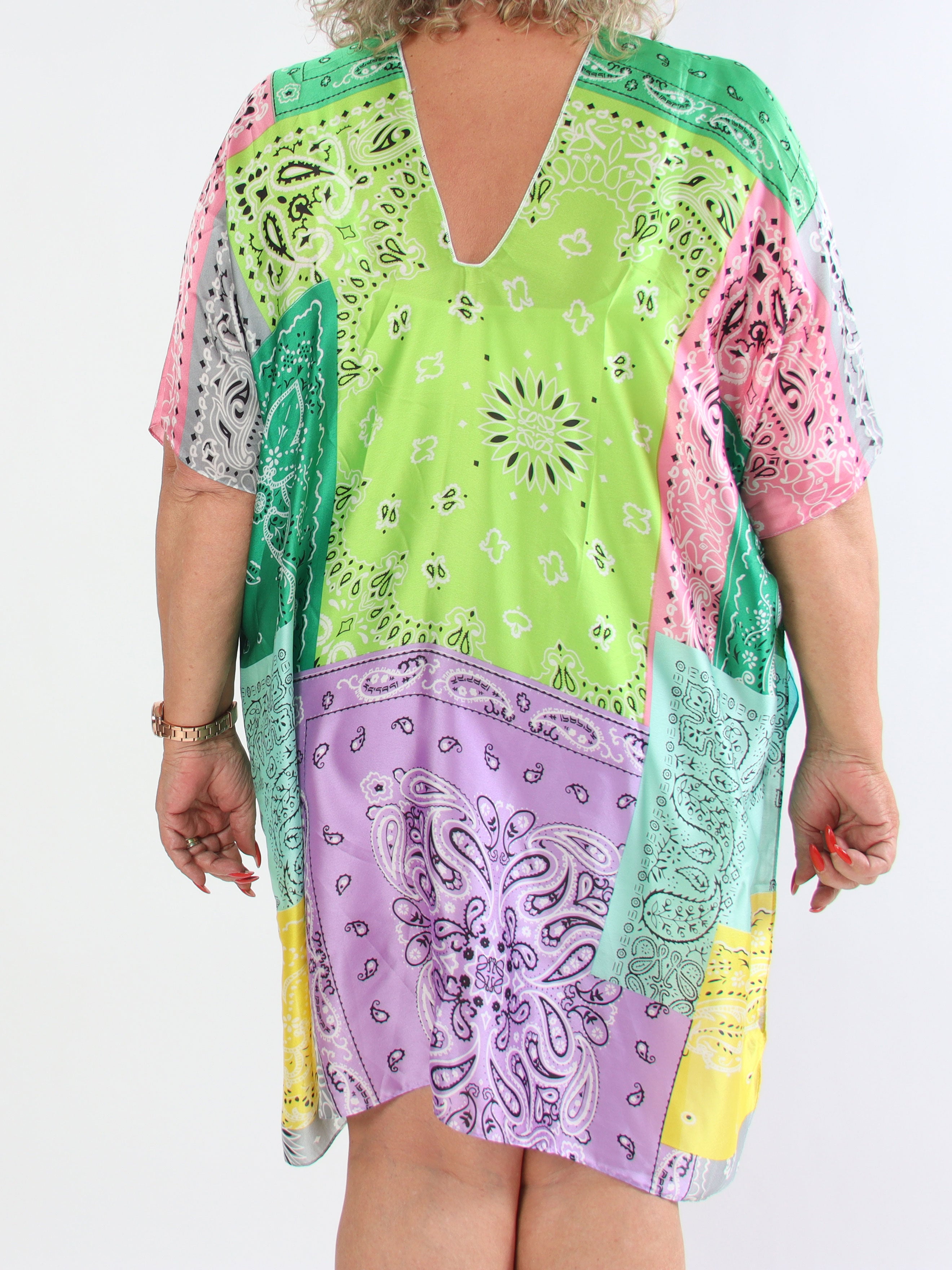 Thora - Flerfarvet plus size tunika i blødt viskose og i silke