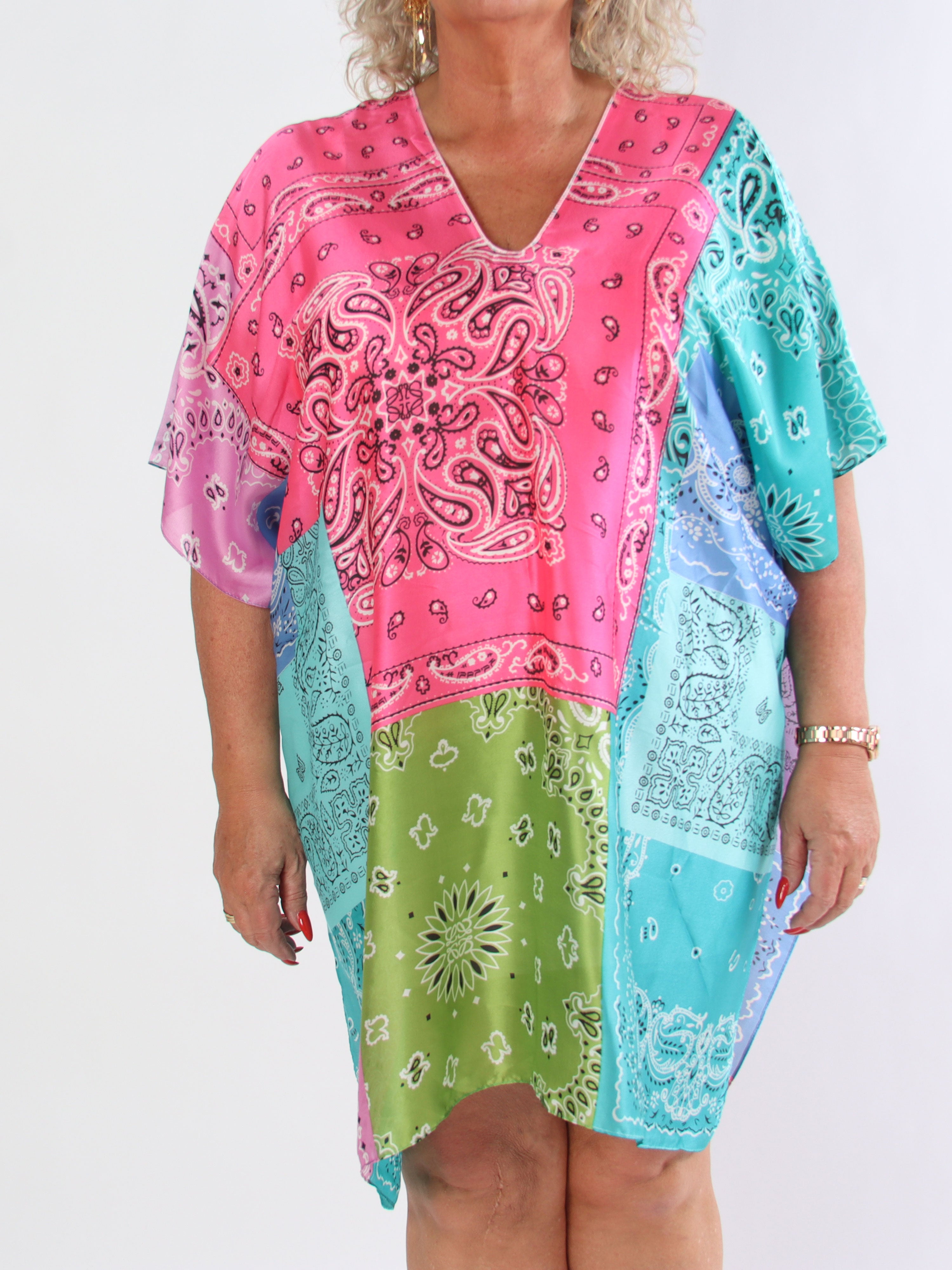 Thora - Flerfarvet plus size tunika i blødt viskose og i silke